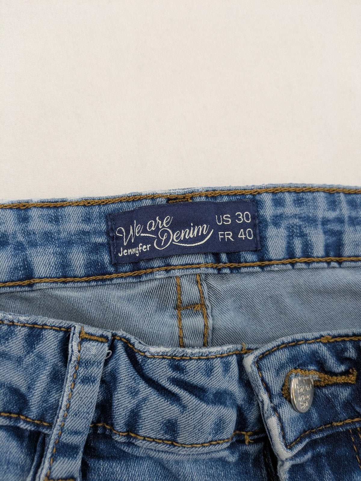 Jennyfer pink skinny jeans with distressed details and red rose embroidery on hips and knees.
