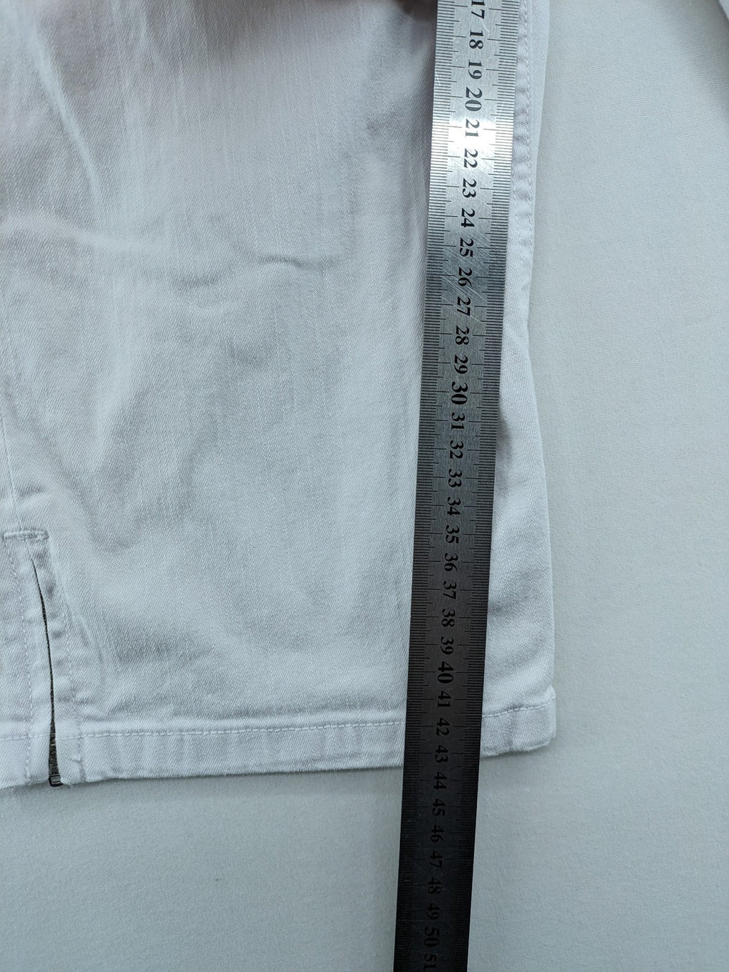 Canda white capri pants cotton-elastane blend with decorative zippers and stylish pockets.