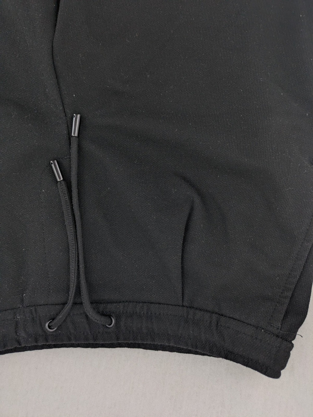 Zara black shorts with elastic drawstring, pleats, and rolled hem detail.