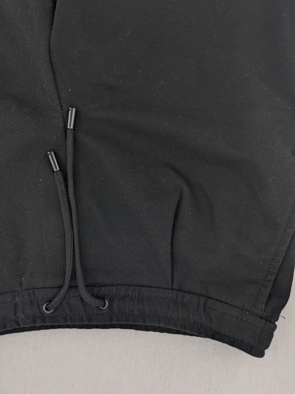 Zara black shorts with elastic drawstring, pleats, and rolled hem detail.
