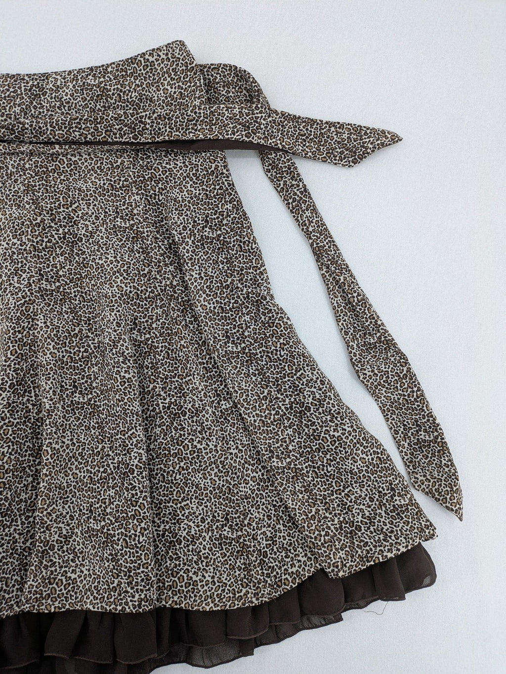 H&M women's A-line skirt beige brown leopard print ruffled hem and side tie detail.