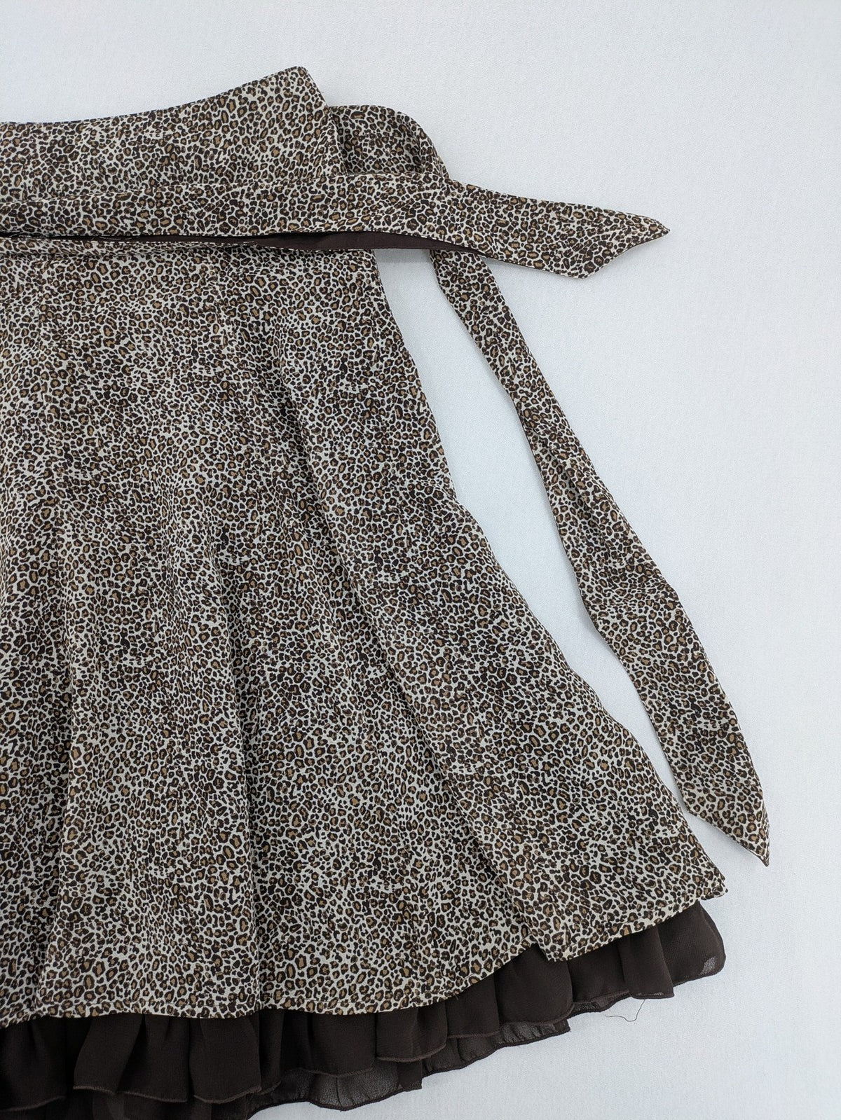 H&M women's A-line skirt beige brown leopard print ruffled hem and side tie detail.