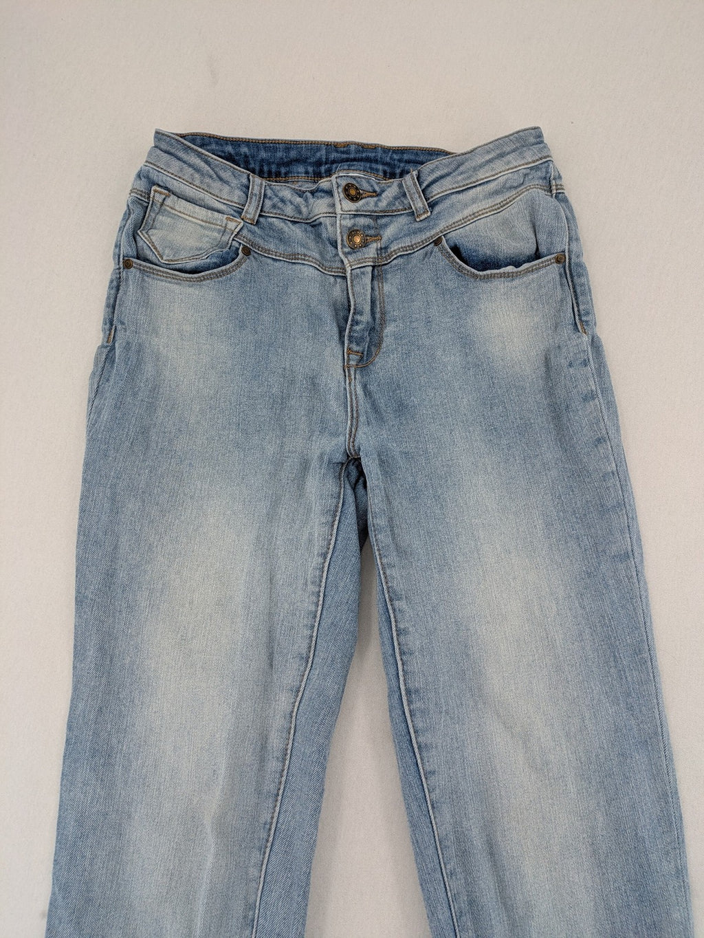 LASCANA blue straight jeans stonewashed finish with double button closure and classic 5-pocket style.