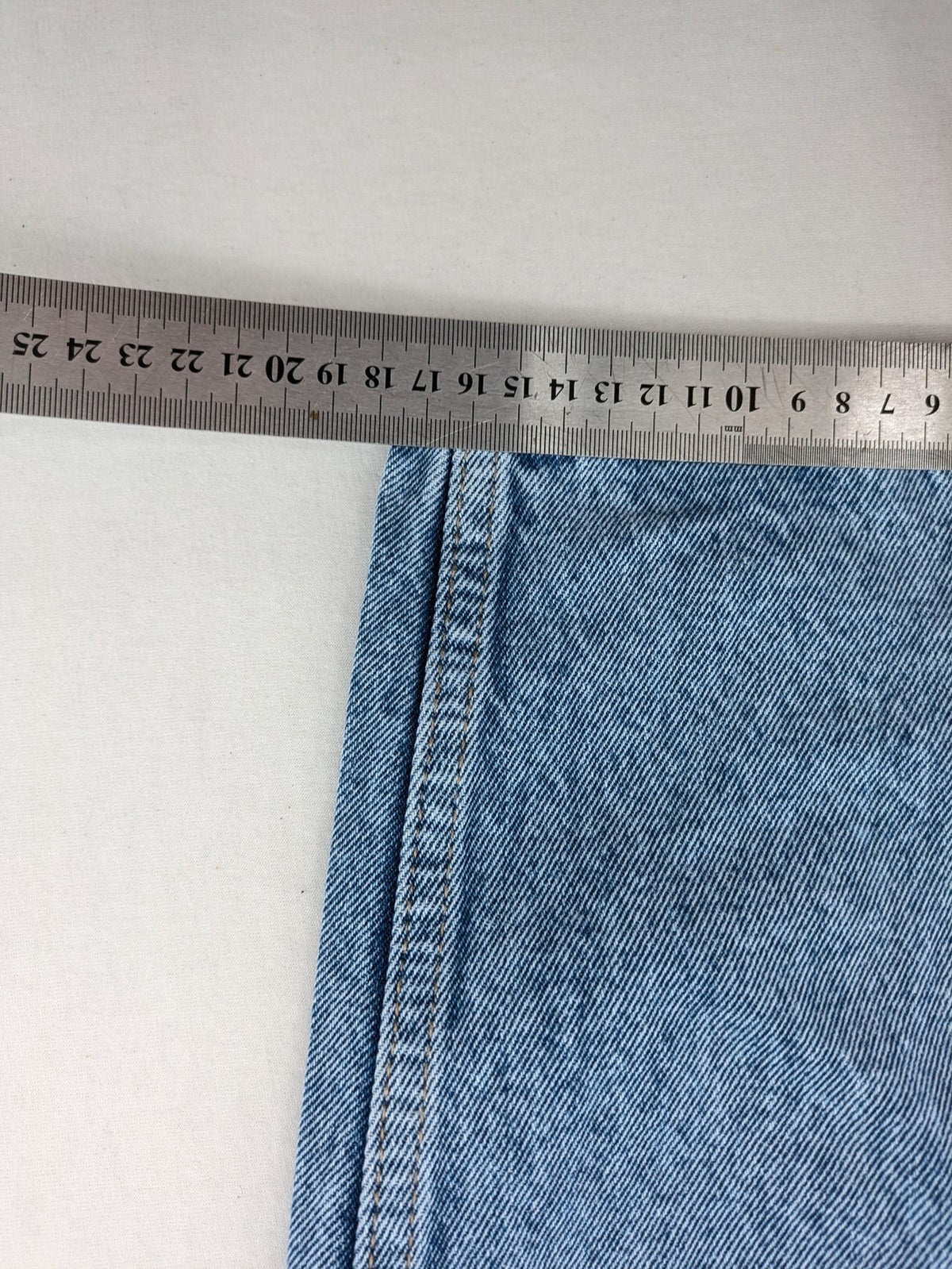Janina blue mom jeans high-waist tapered leg with classic 5-pocket design.