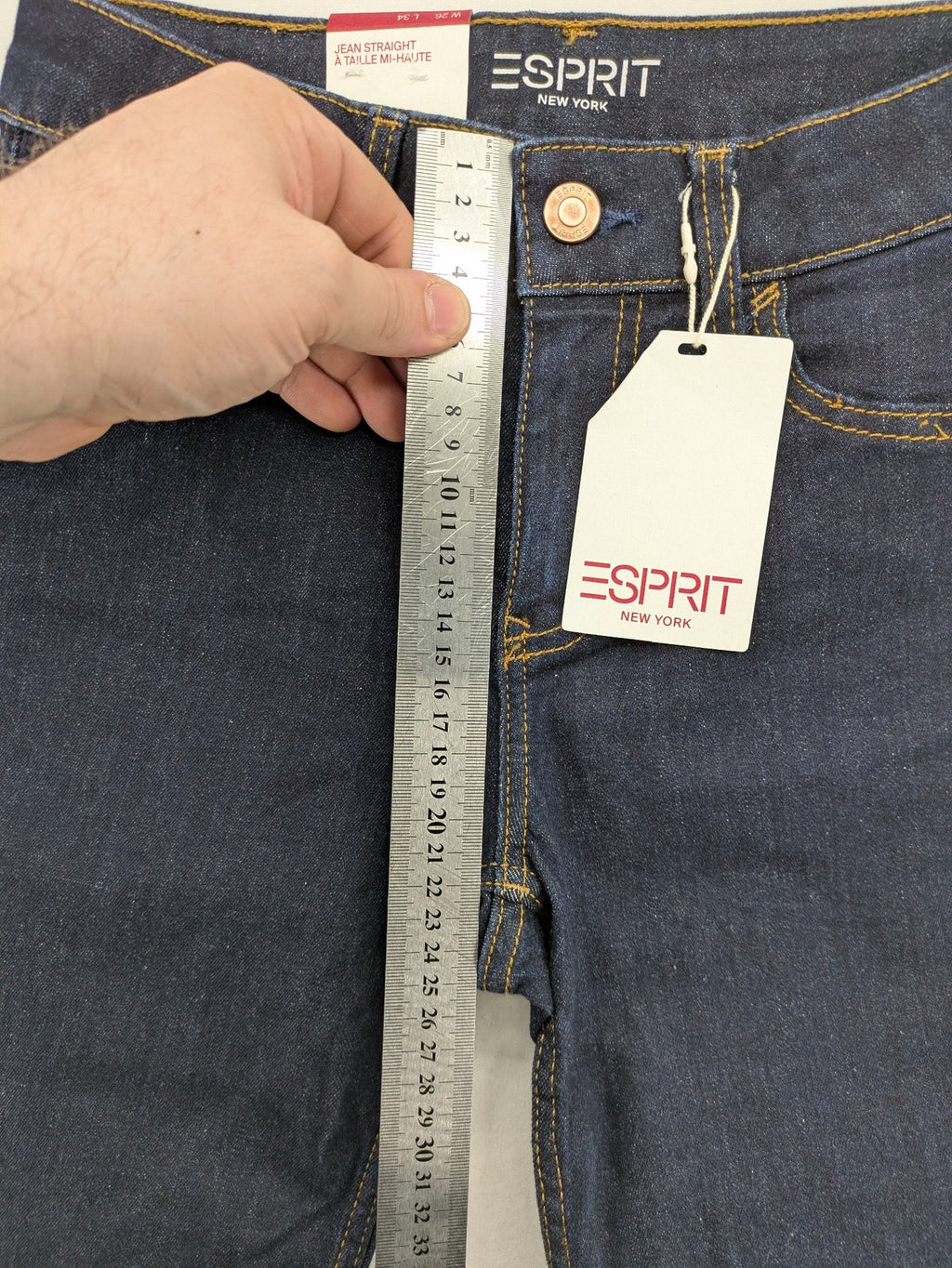 Esprit pink straight jeans with classic 5-pocket design and contrast stitching.