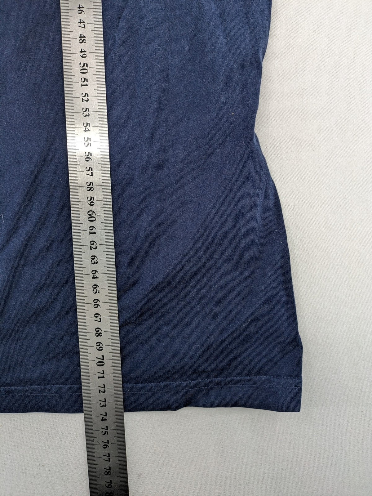 Review navy band t-shirt with "Never Established" logo print, 100% cotton.