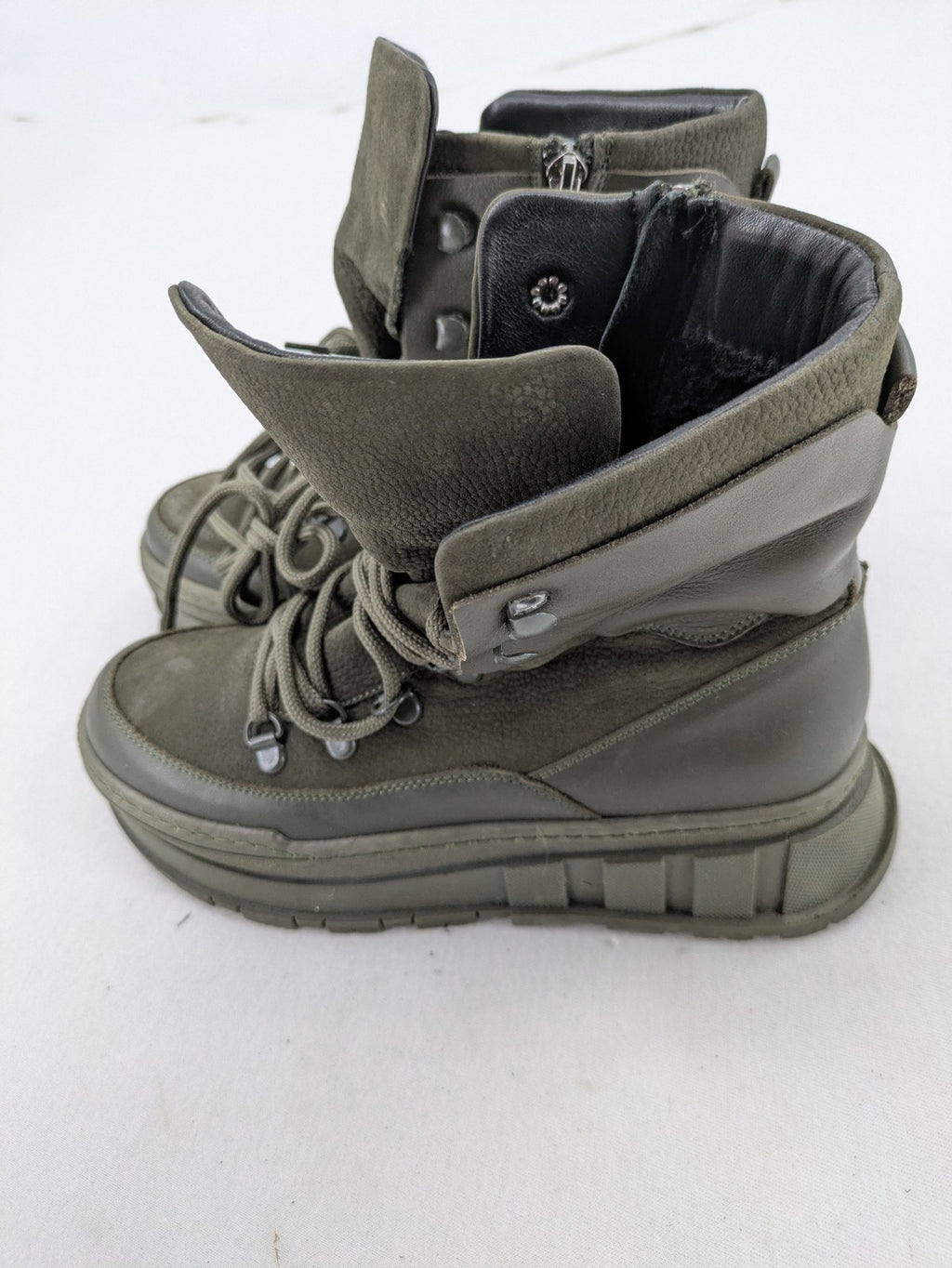 IL PASSO grey khaki motorcycle boots with side zipper and decorative lacing, leather material.