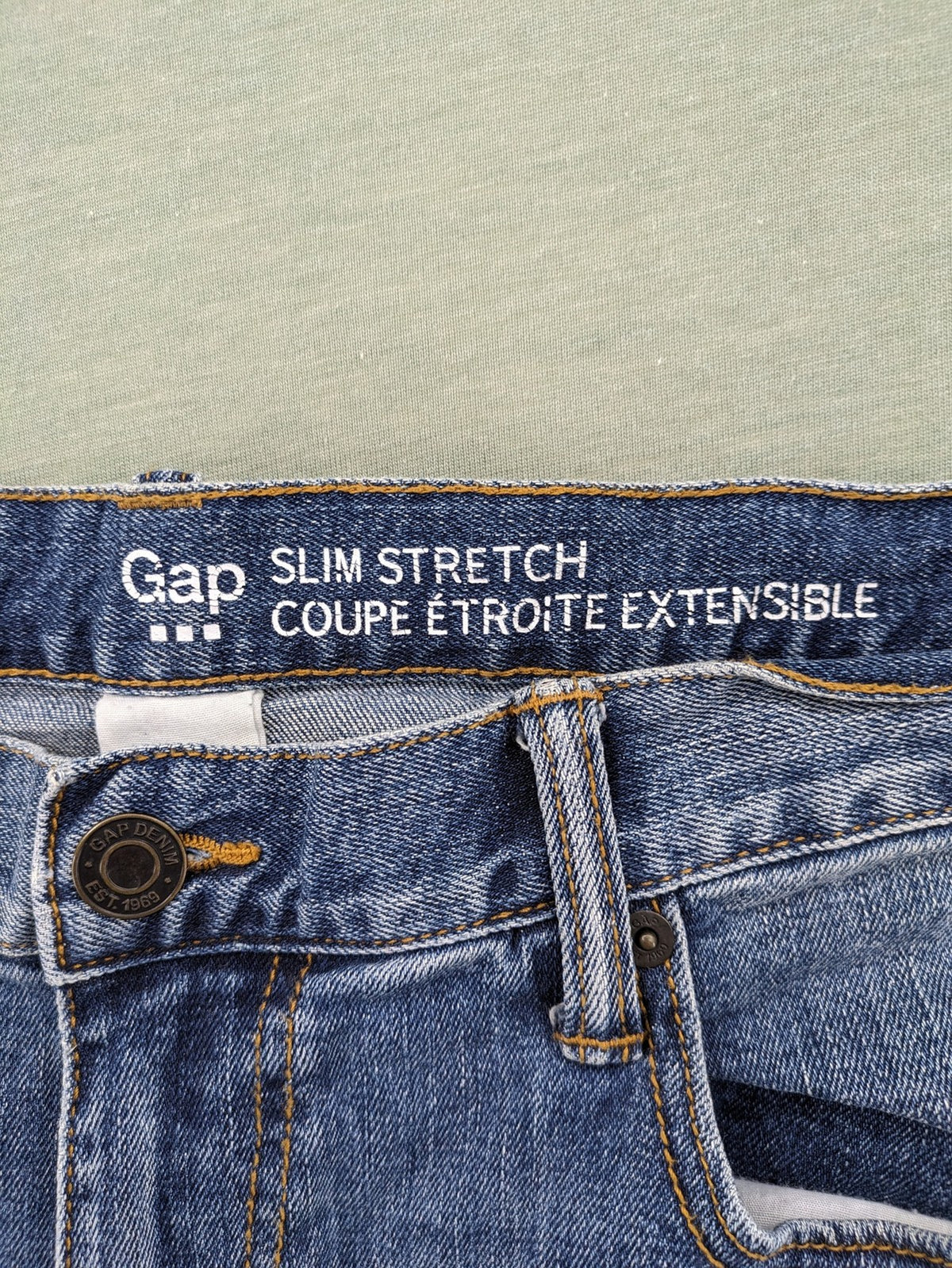 Gap blue straight jeans slim stretch fit with classic denim wash and logo tag.