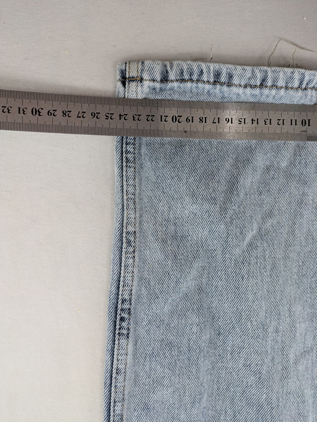 Damen straight jeans hellblau, High Waist, klassisches 5-Pocket-Design, entspannte Passform.