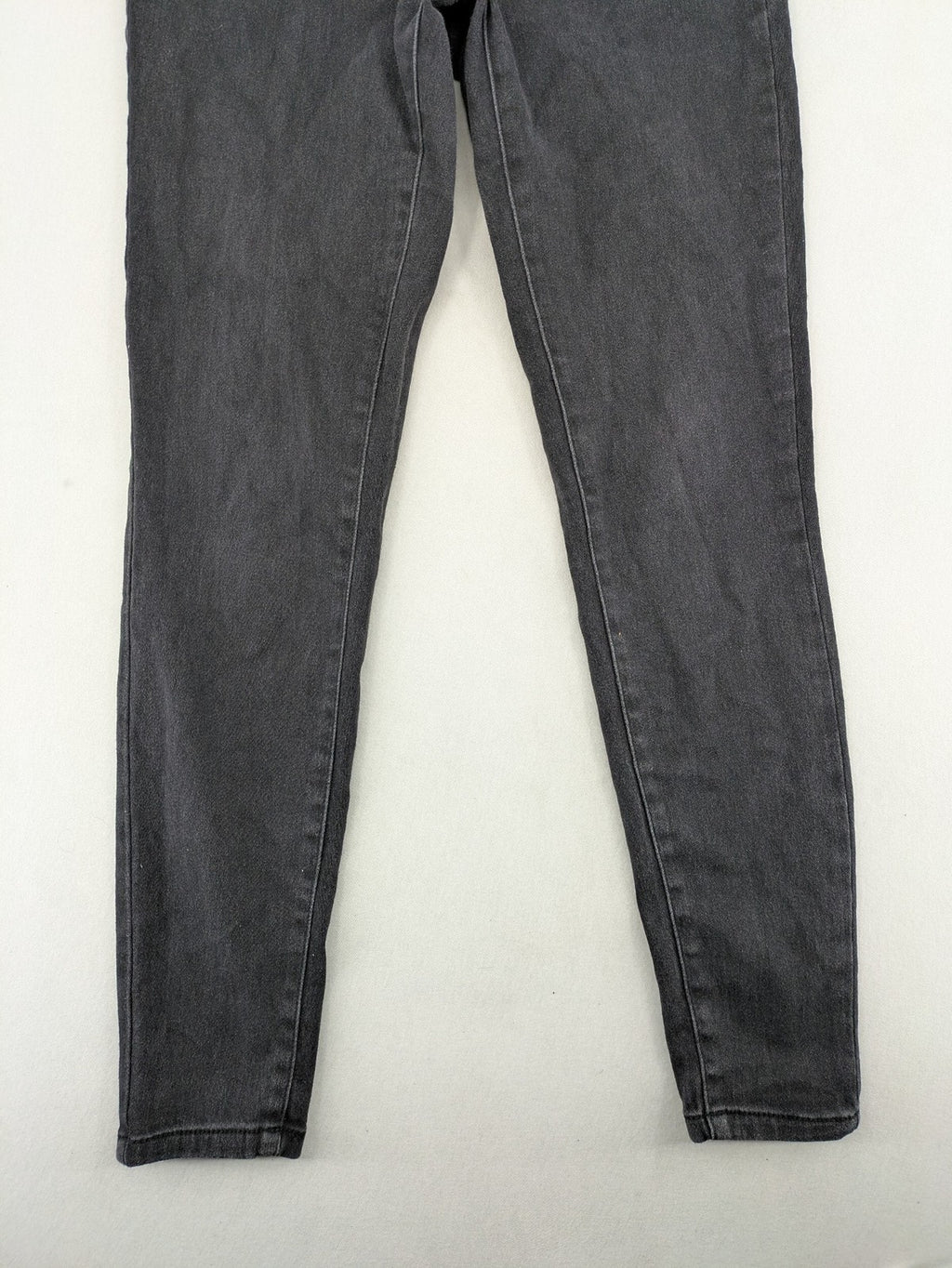 Denim & Co. skinny jeans black washed 5-pocket style with stretch material