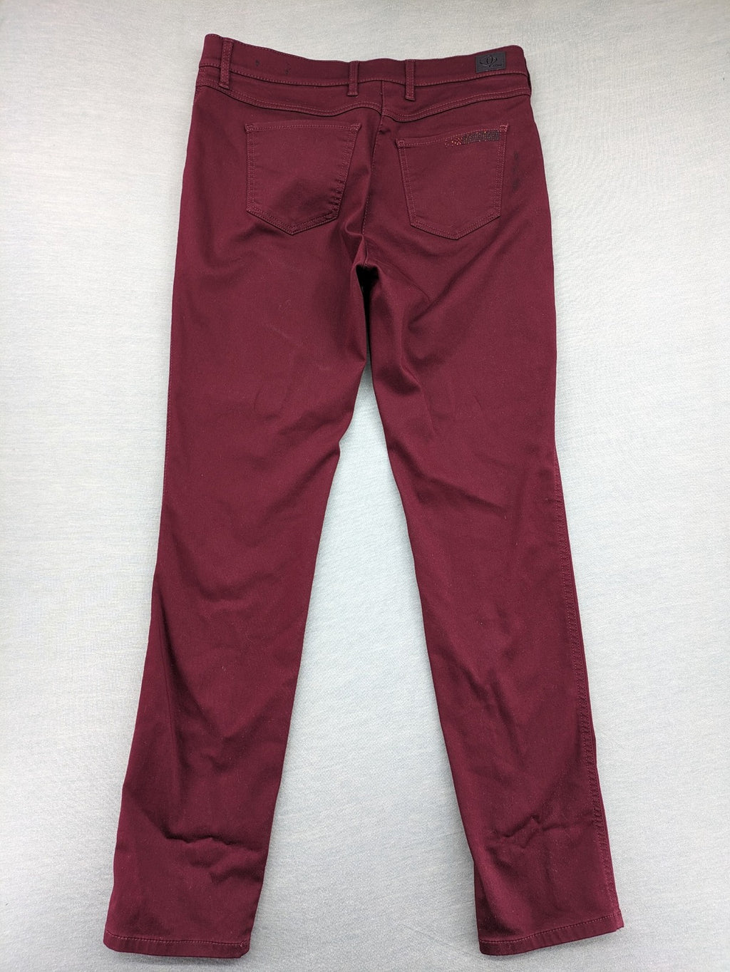 TONI burgundy straight jeans CS-Slim-Fit with subtle rhinestone detail on pocket.
