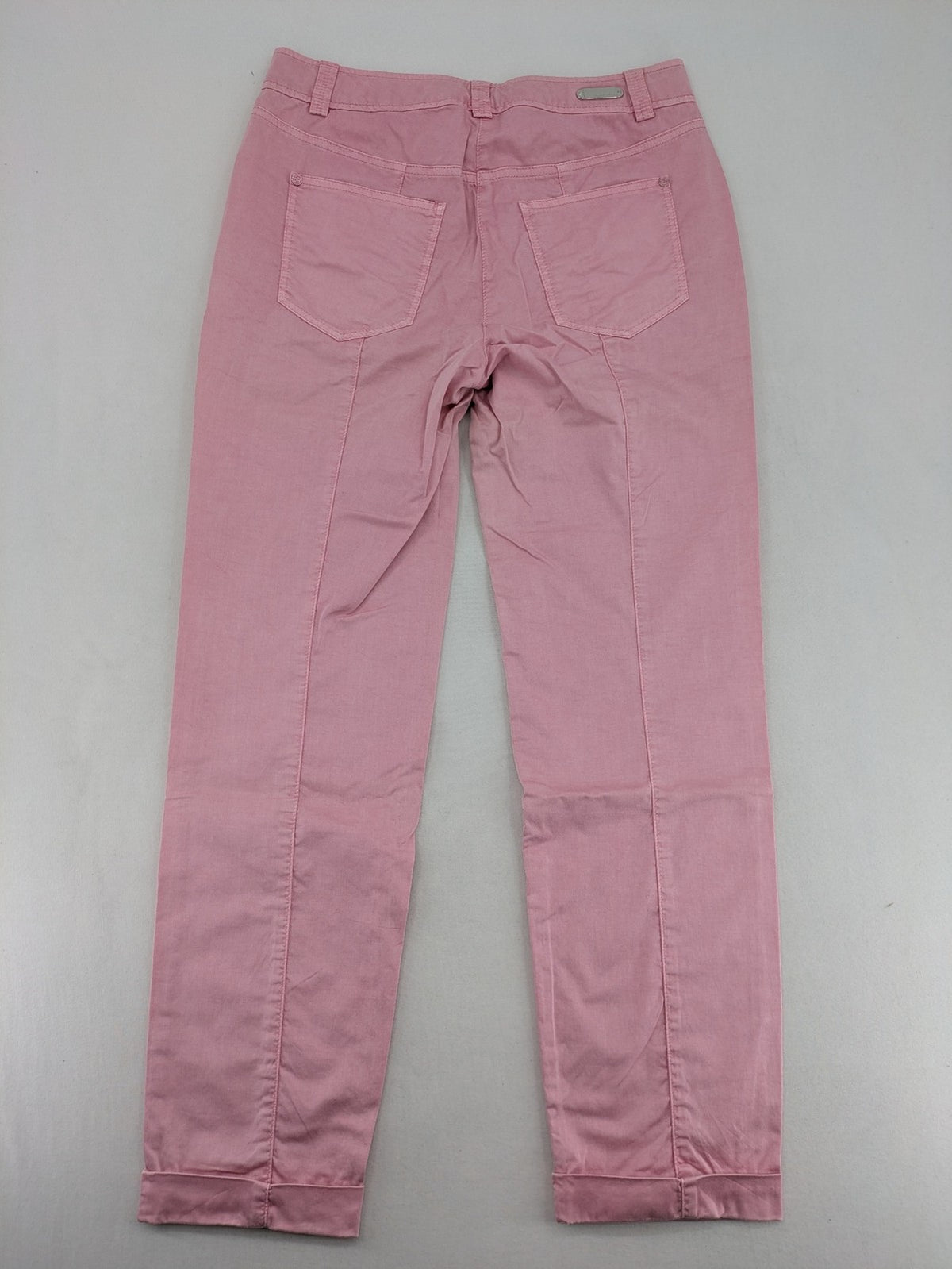 Raffaello Rossi pink pants 7/8 length with classic zip fly and soft stretch cotton.