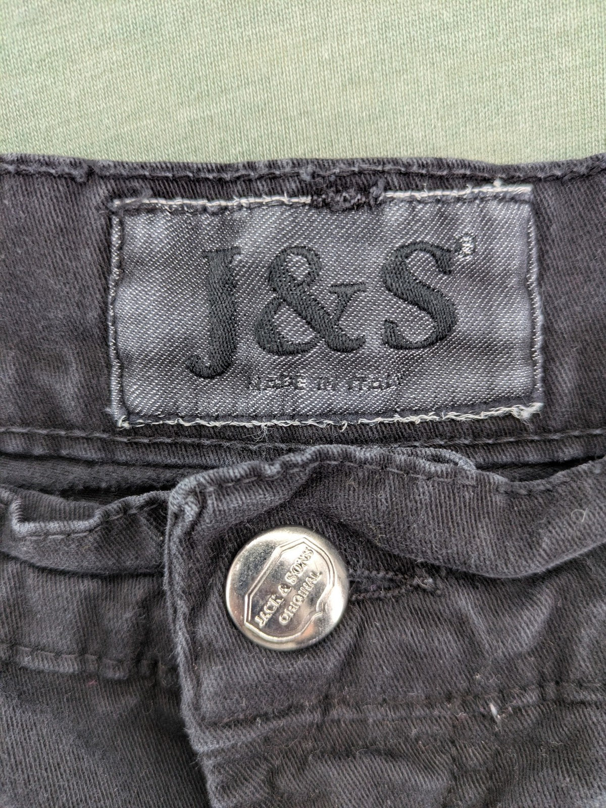 Jack & Sons grey straight jeans with classic 5-pocket design and cotton-elastane blend.