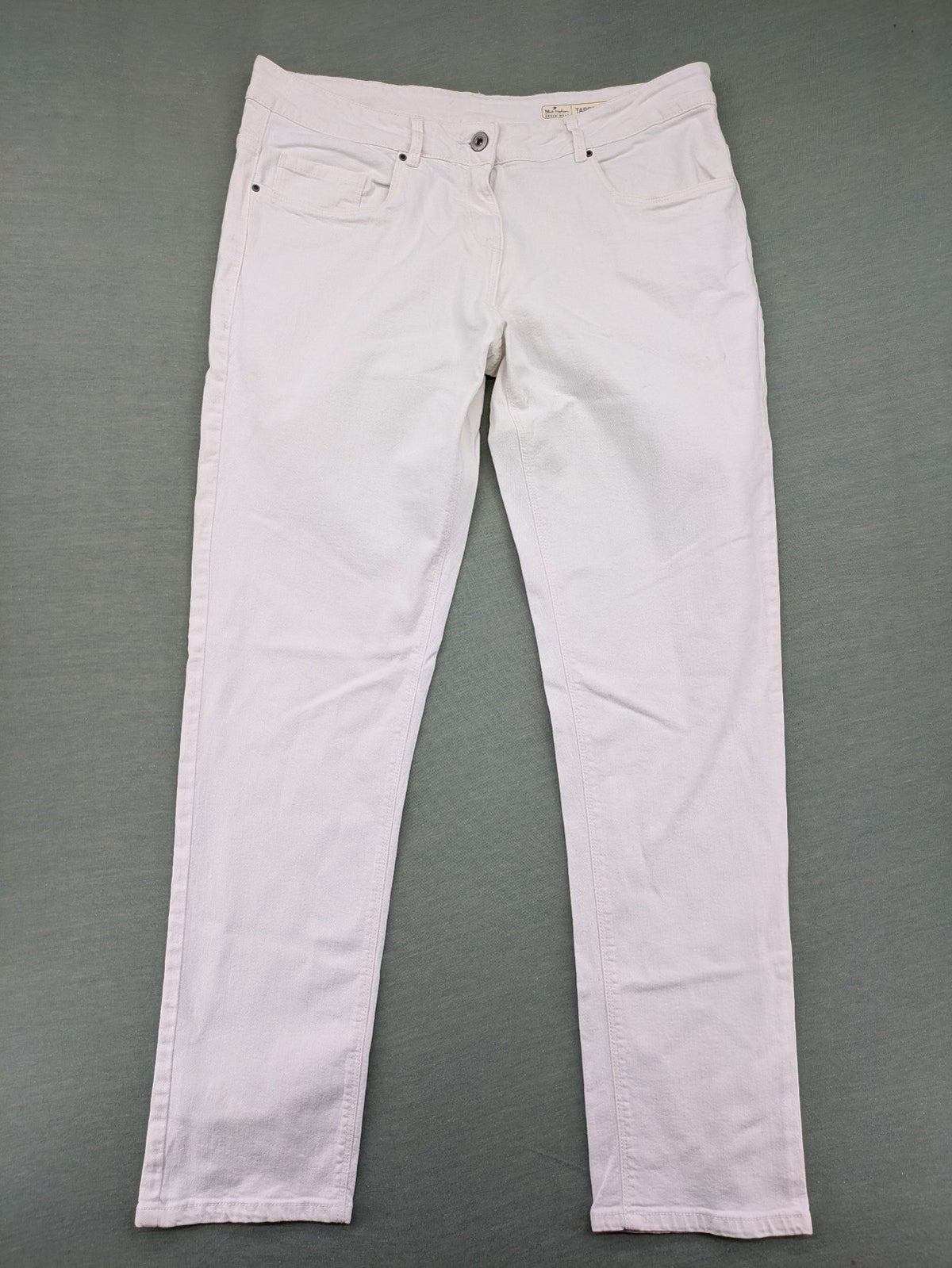 Blue Motion white tapered fit jeans with classic 5-pocket design and stretch cotton material.