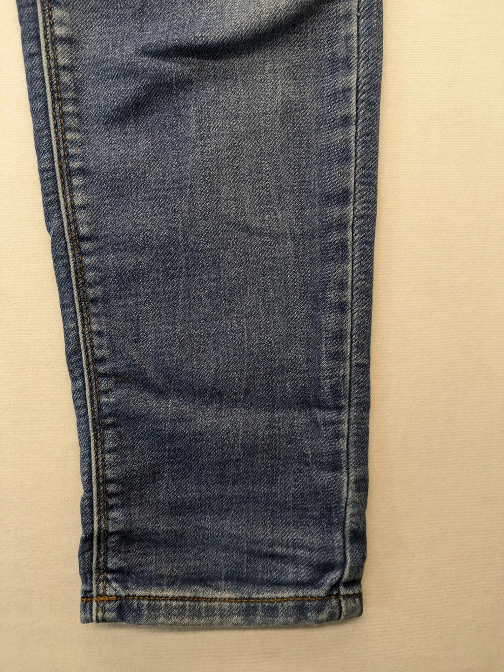 Esprit pink skinny jeans 5-pocket design with zipper, made from organic cotton blend.
