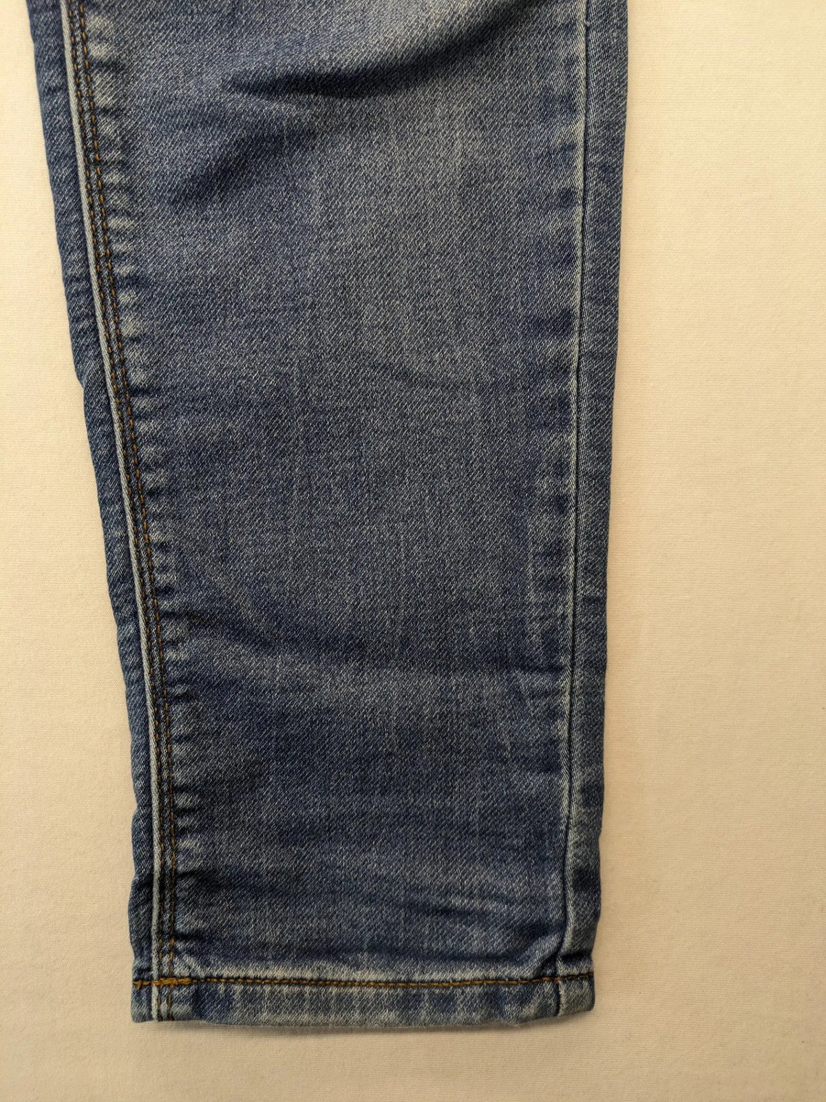 Esprit pink skinny jeans 5-pocket design with zipper, made from organic cotton blend.