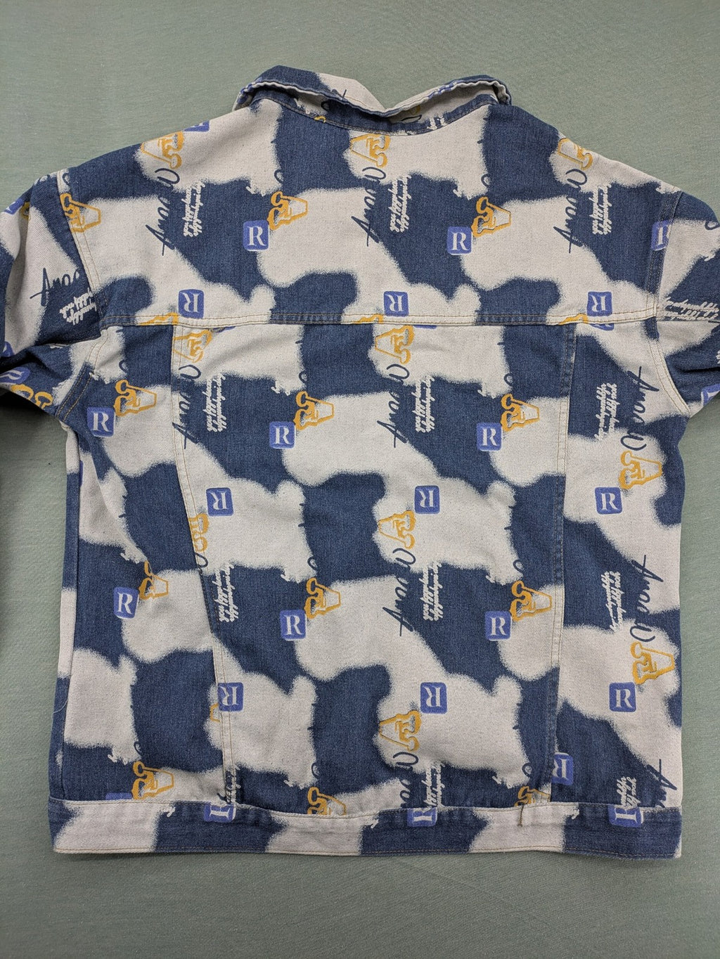 XXL blue and white graphic jacket with allover print and classic trucker style.