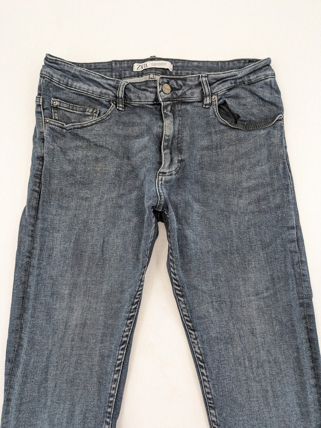Zara blue slim fit jeans with classic 5-pocket design and subtle wash effect.