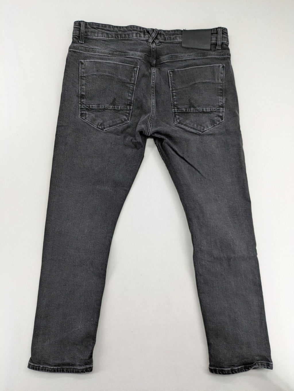 LTB blue straight jeans with classic 5-pocket design and low-rise slim fit.