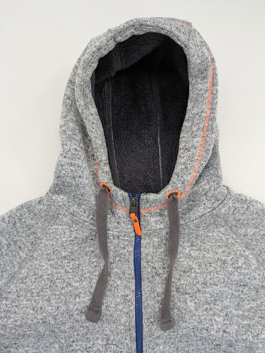 Angelo Litrico grey hoodie with teddy fleece lining, adjustable hood, and retro ski patch.