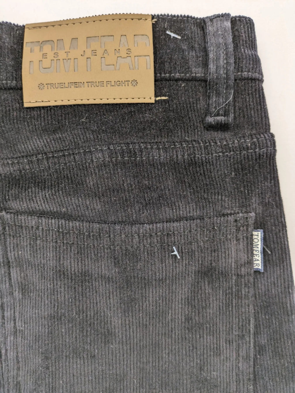 Tomfear black straight fit cord jeans, classic five-pocket design, soft corduroy material.
