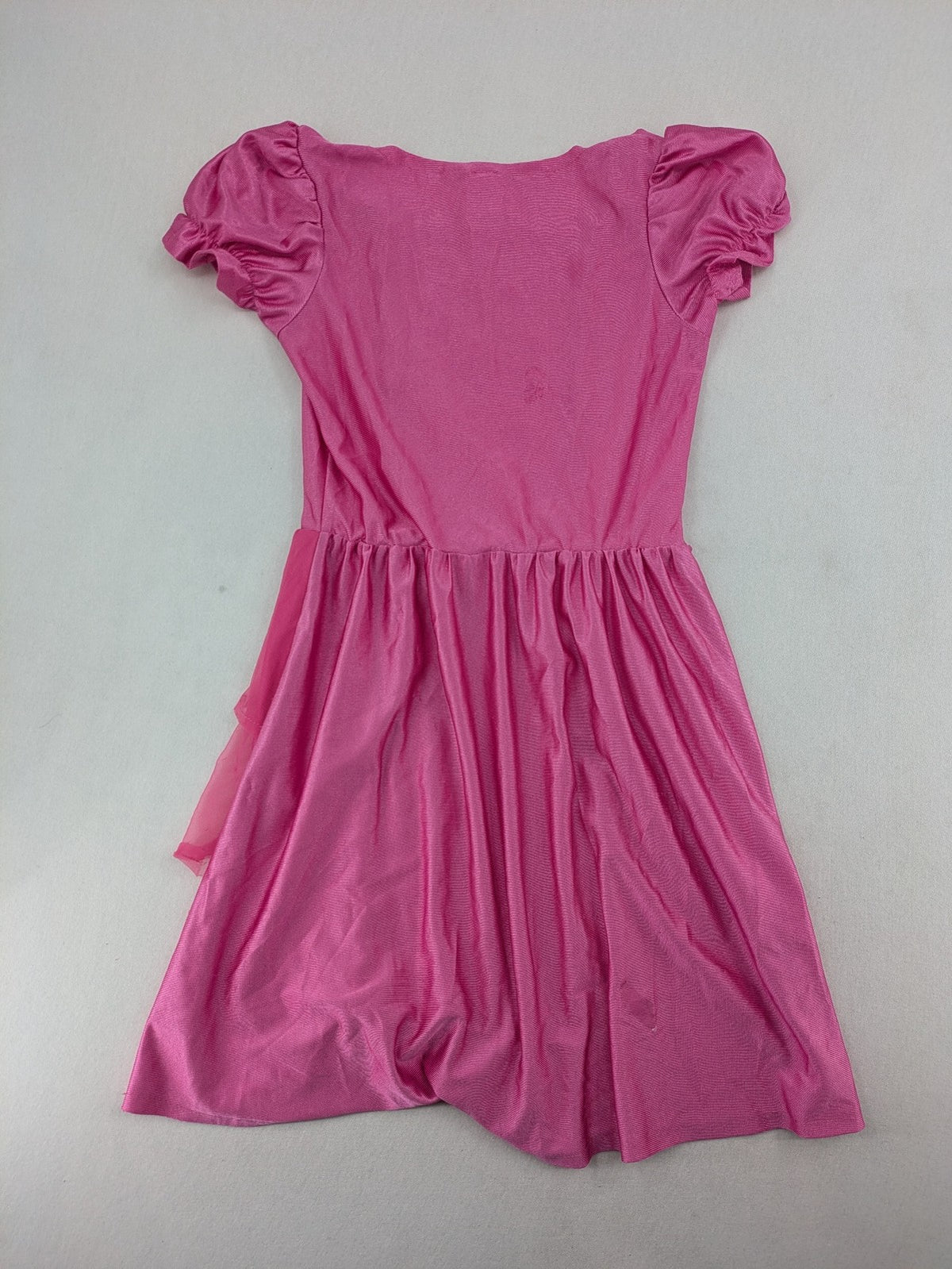 perfekt pink princess dress with puff sleeves and decorative lacing, lightweight fabric