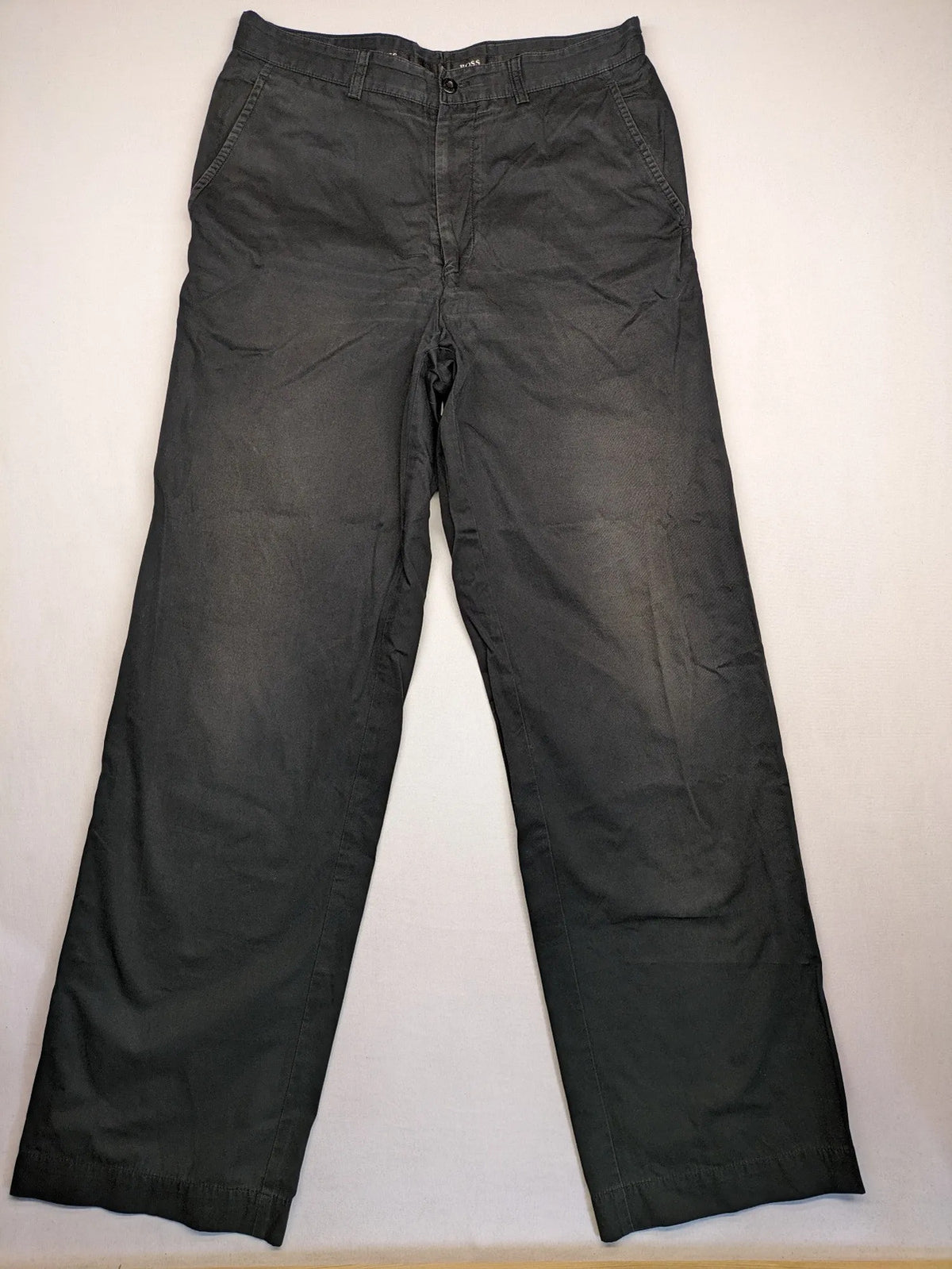 BOSS Hugo Boss grey chinos with button and zipper closure, classic design, 100% cotton.