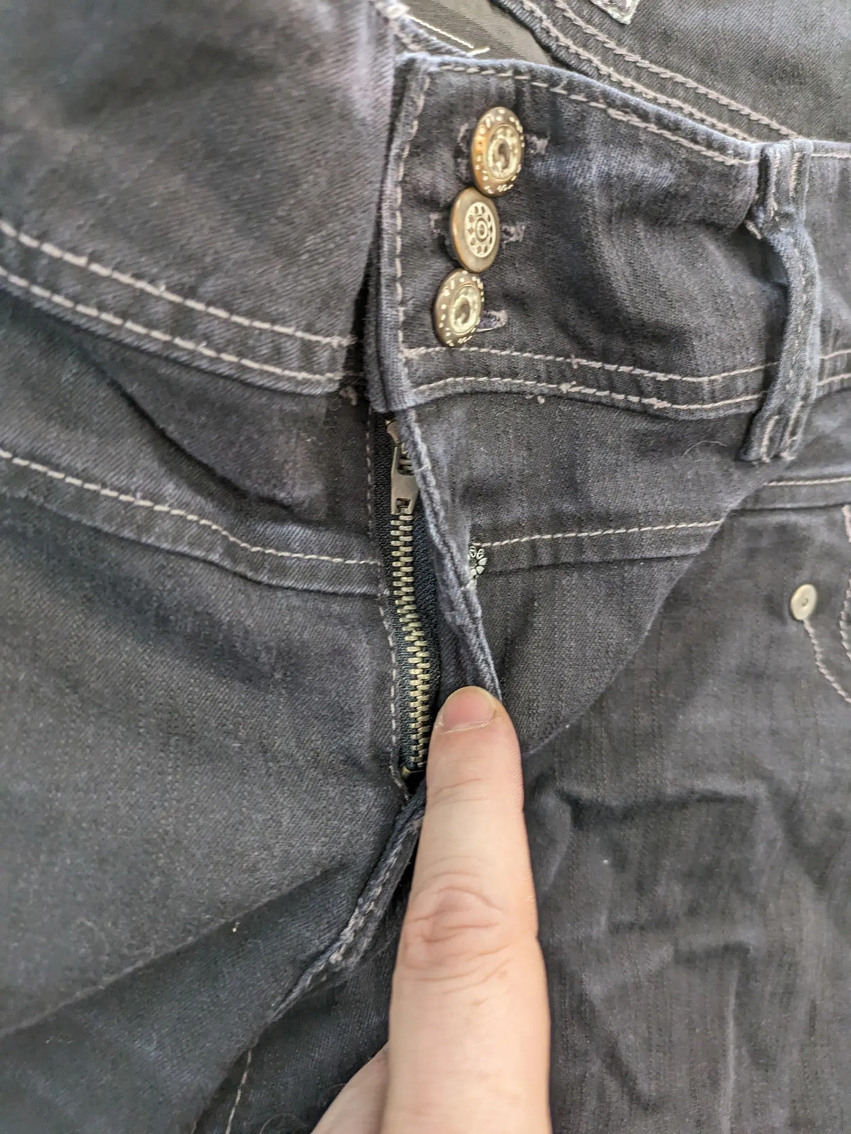 Okay grey straight jeans with contrast stitching and three-button closure, cotton stretch material.
