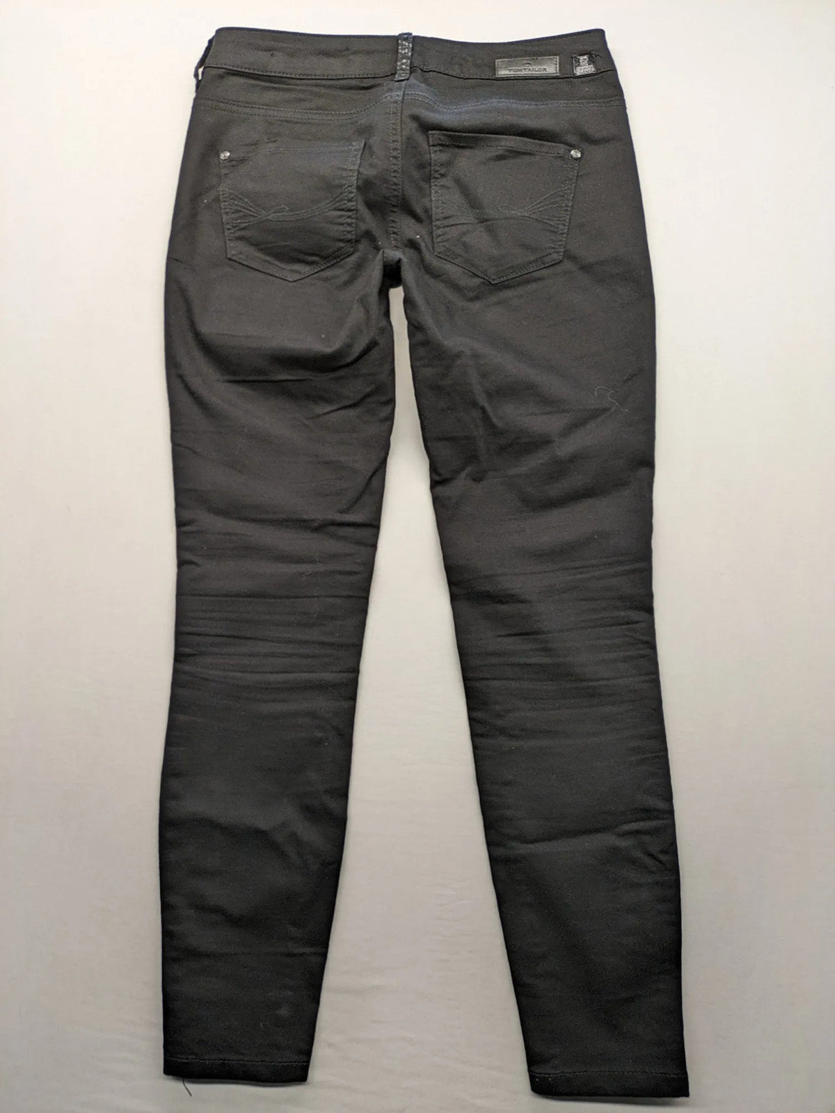 Tom Tailor black and grey skinny jeans with snake print and ankle zippers.