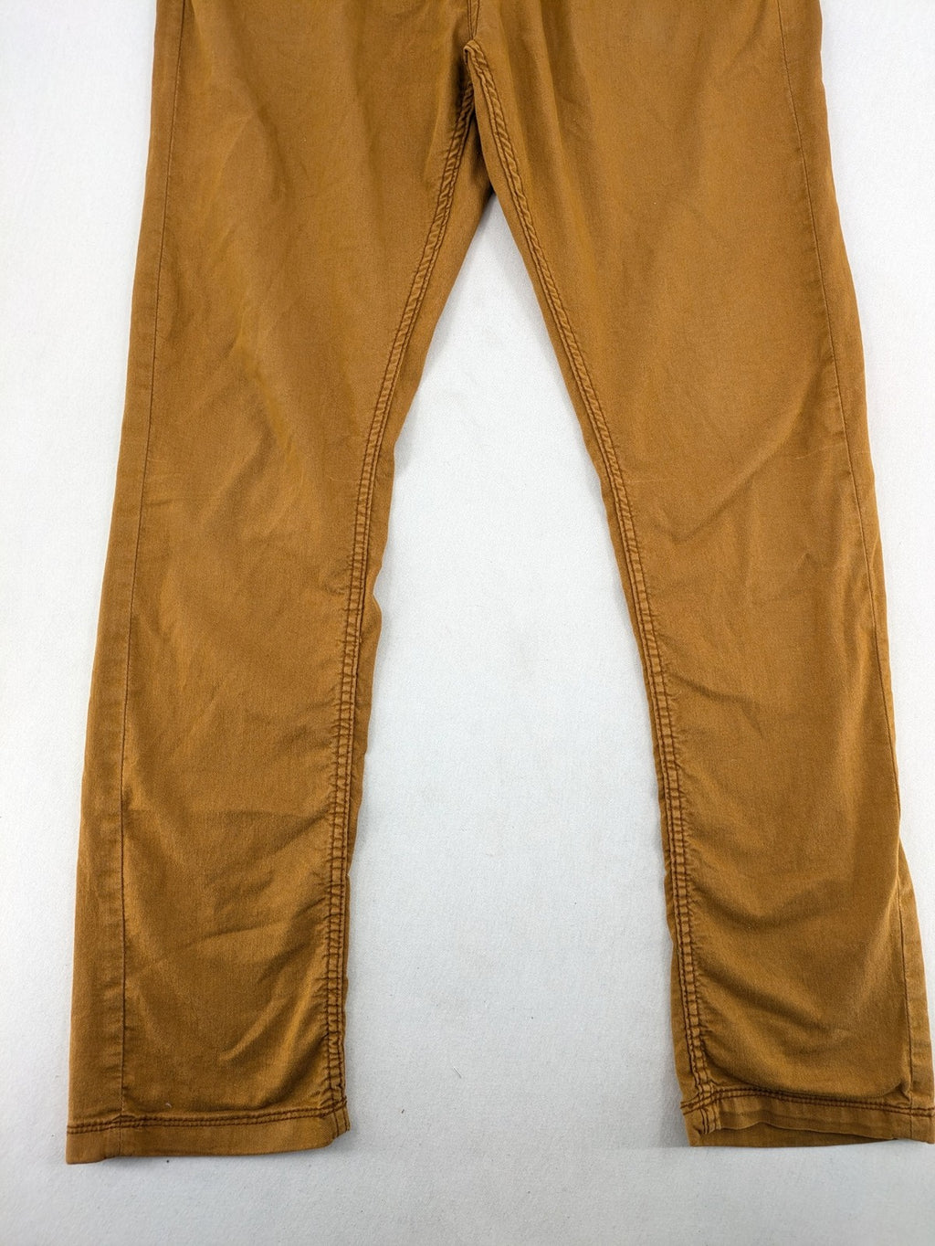 Bershka brown straight jeans slim fit classic 5-pocket design with prominent stitching.