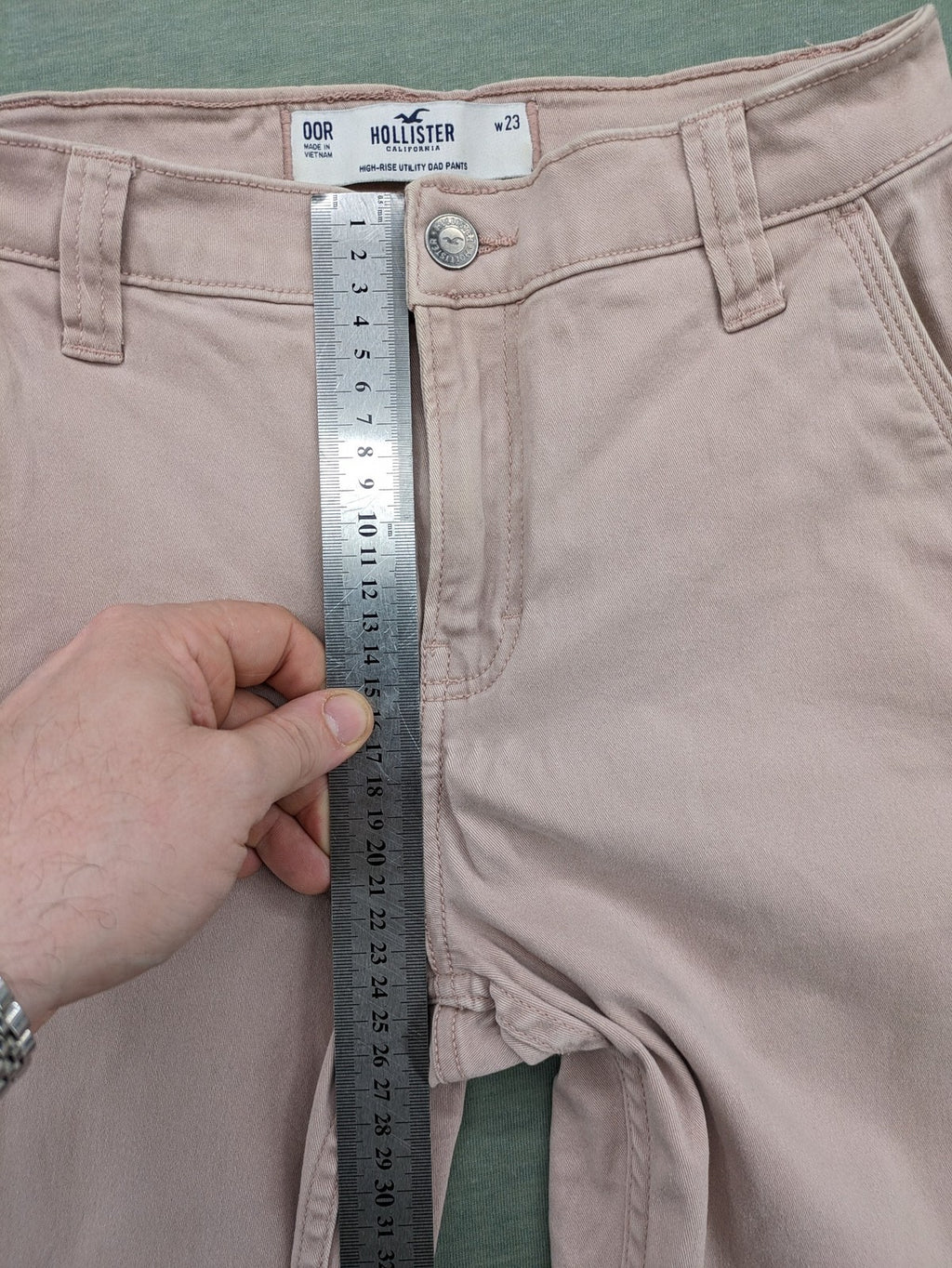 Hollister straight jeans beige high-rise with utility pockets and relaxed fit.