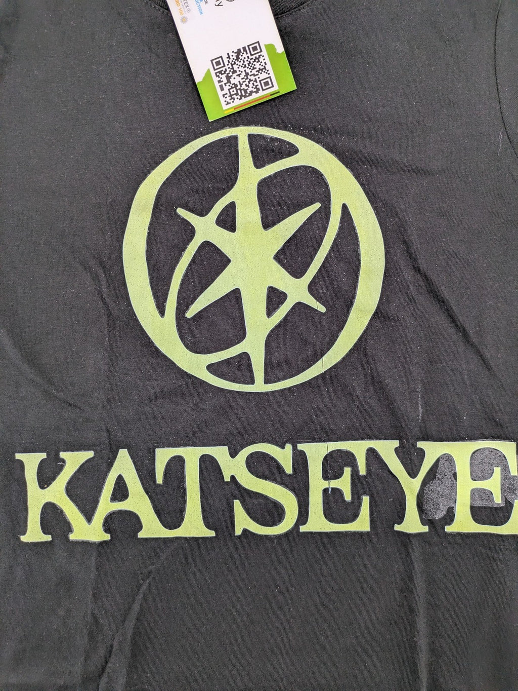 Roly black t-shirt with green Katseye graphic print and logo, 100% cotton.