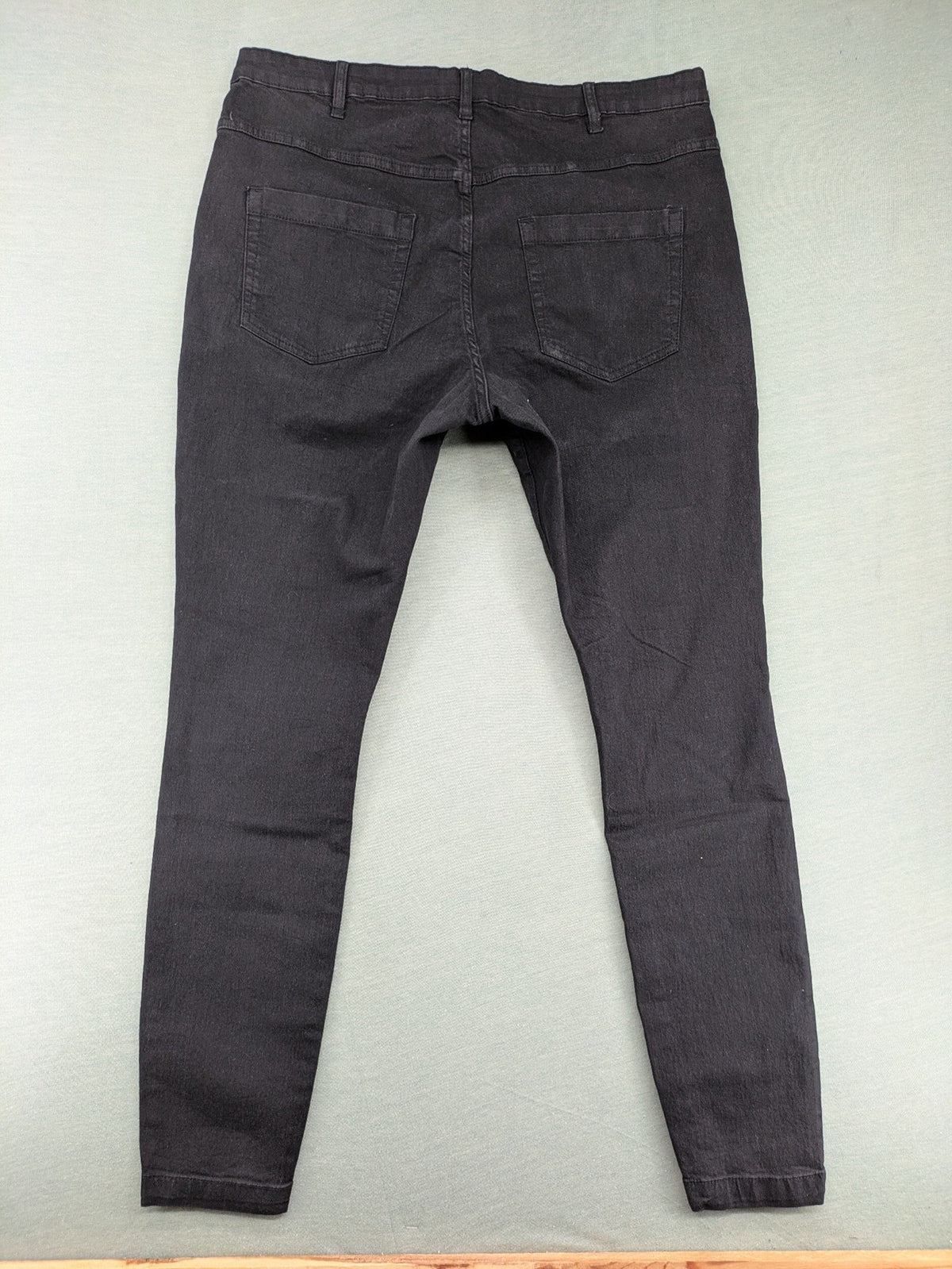 Zizzi grey skinny jeans with 5-pocket design and stretch material, new with tags.