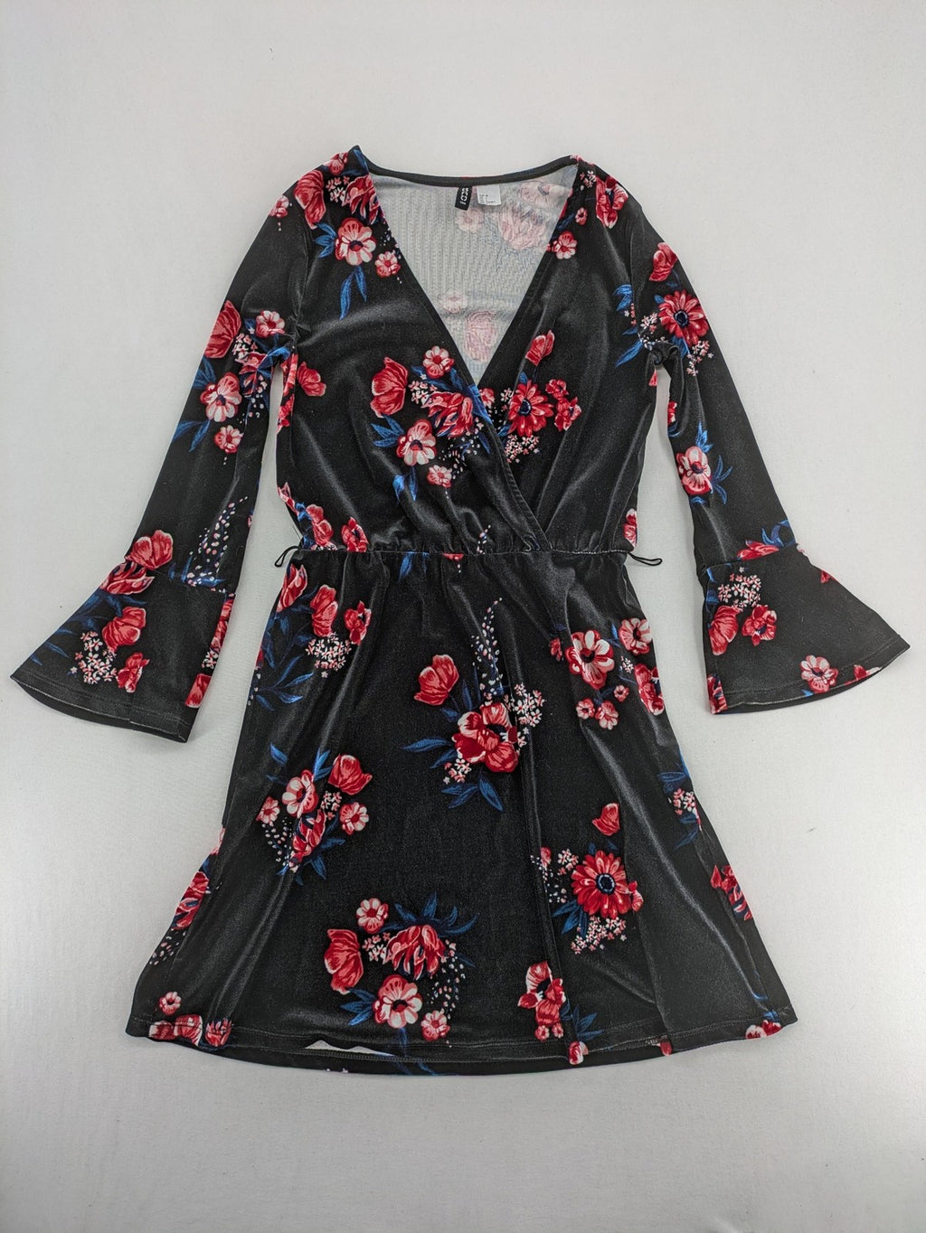 H&M Divided multi floral velvet dress V-neck bell sleeves soft stretch material