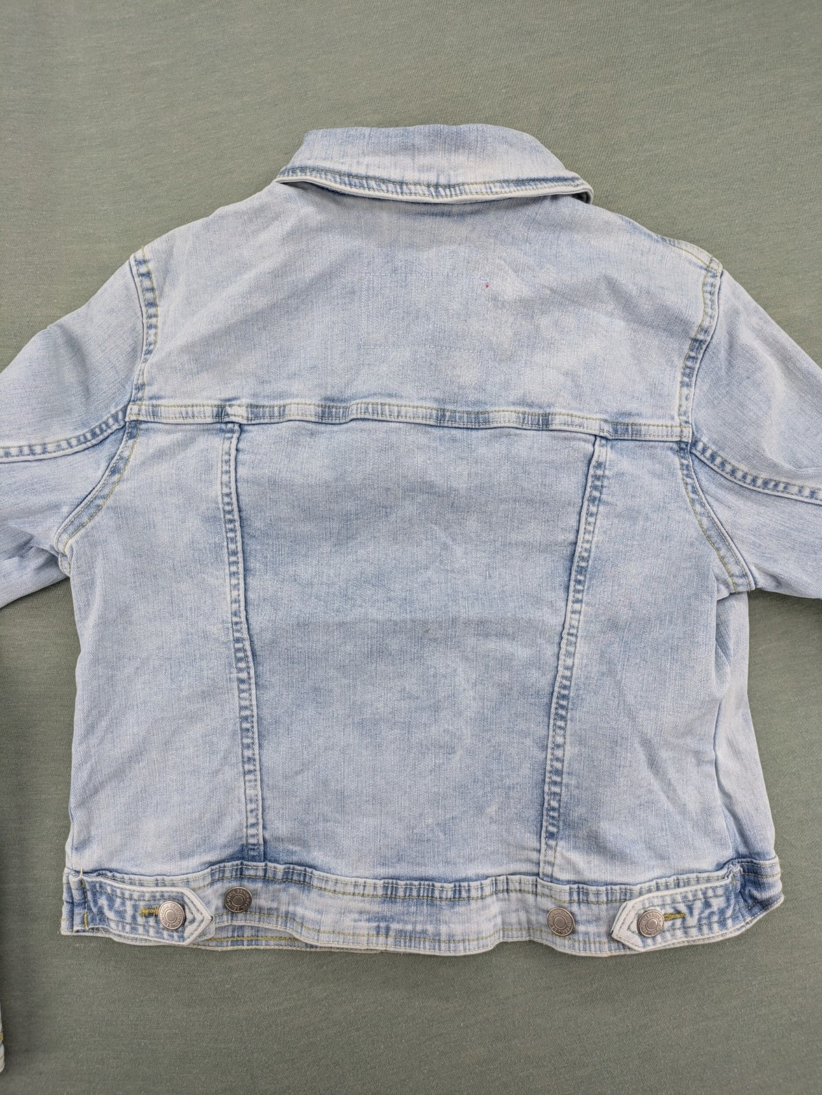 hle blue denim jacket lightwash classic trucker style with pink collar trim and pockets