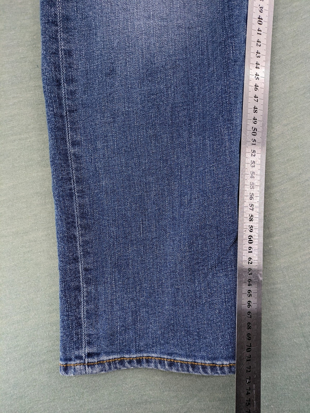 Gap blue straight jeans slim stretch fit with classic denim wash and logo tag.