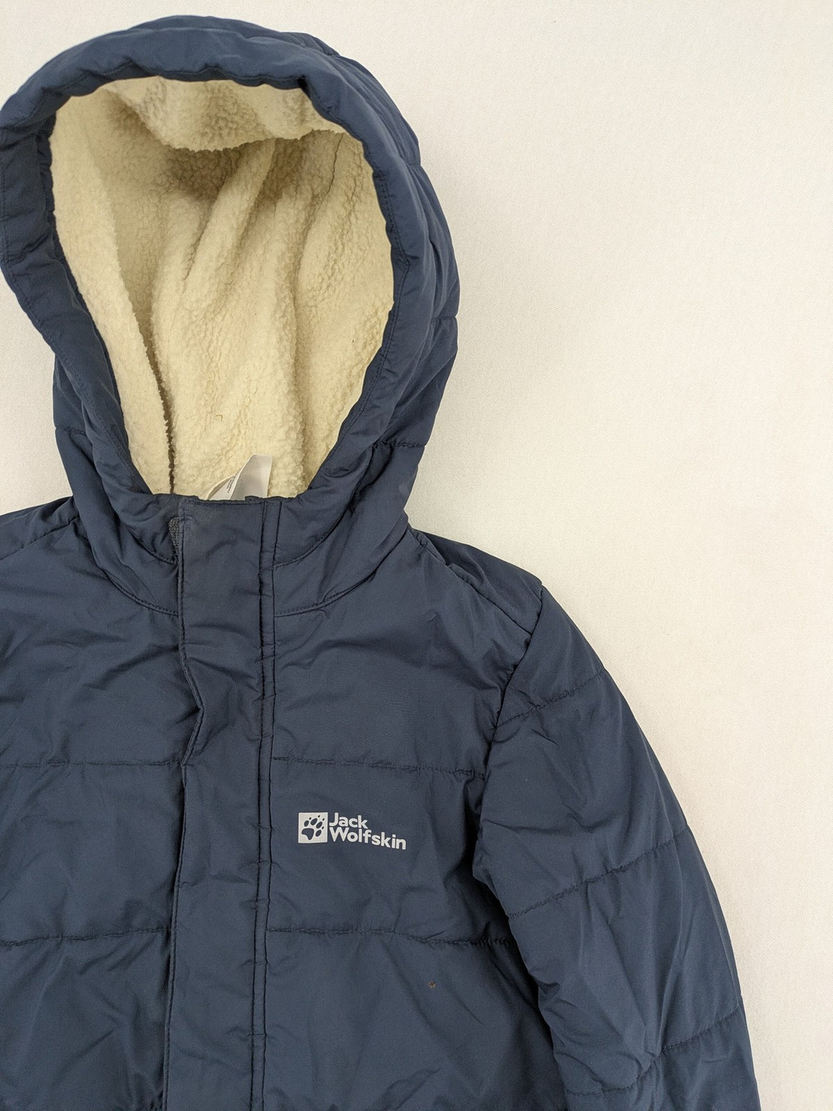 Jack Wolfskin cream and navy puffer coat with quilted design and Sherpa fleece lining.