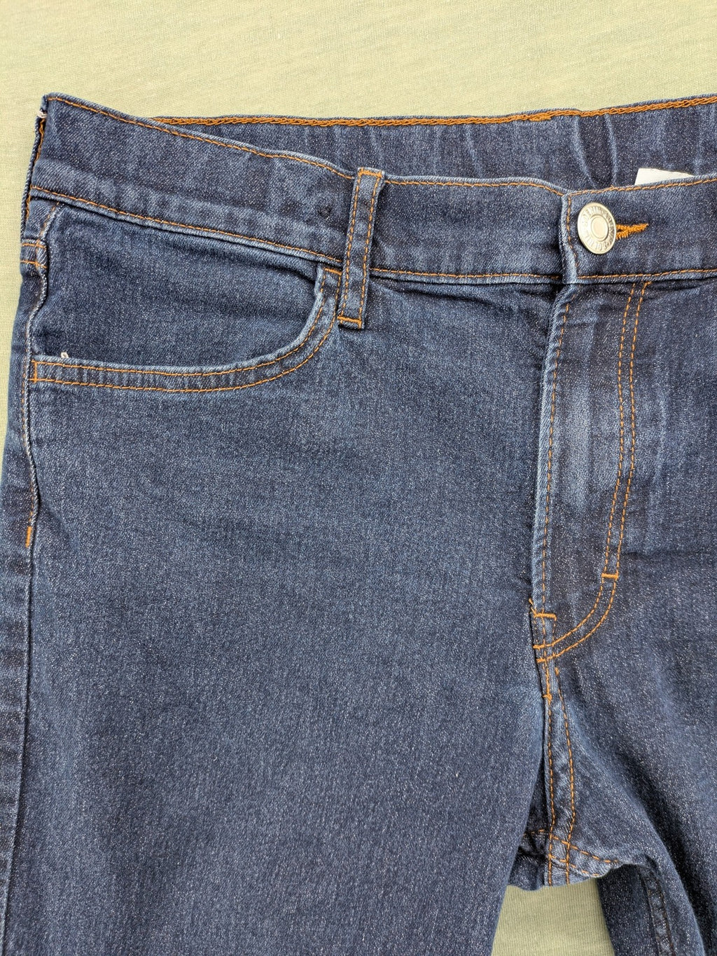 H&M blue straight jeans with adjustable waistband and classic 5-pocket design.
