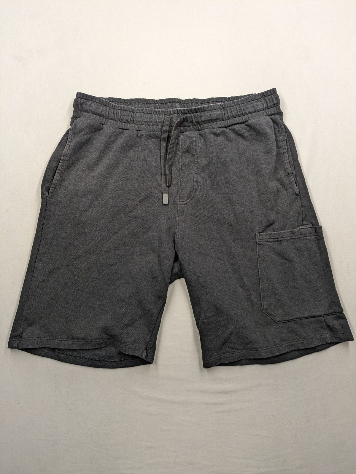Mavi grey cargo sweat shorts slim fit with elastic drawstring and side pockets.