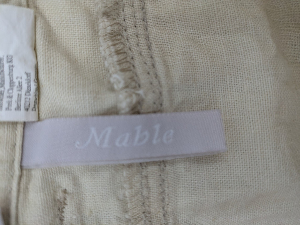 Marco Pecci beige capri pants with prominent seam details and practical pockets.