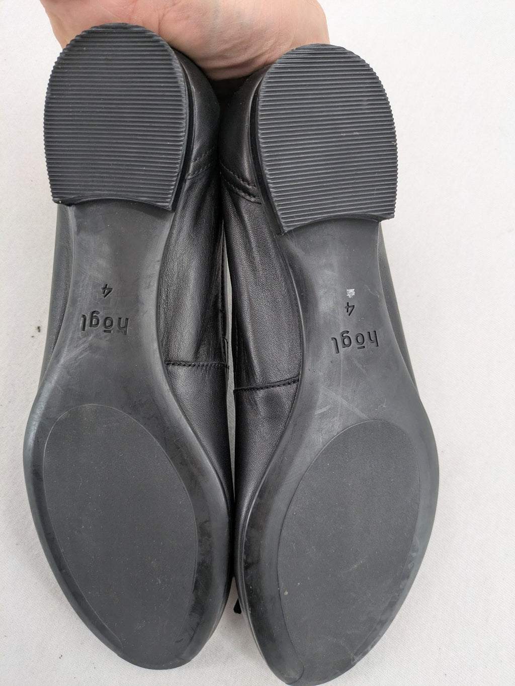 Högl black ballerinas smooth leather with decorative bow and rounded toe design.