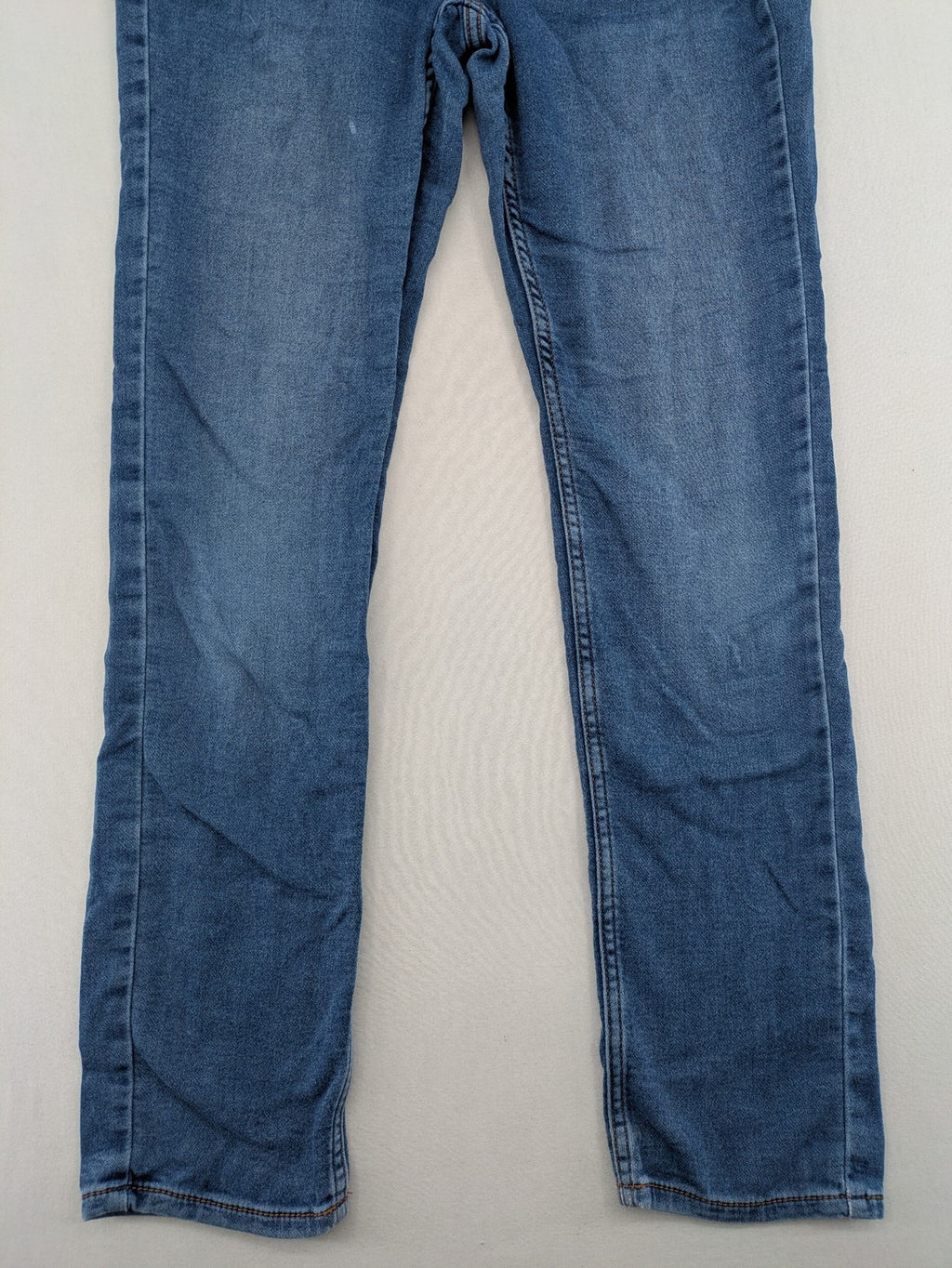 C&A blue straight jeans medium wash 5-pocket style with zipper and button closure