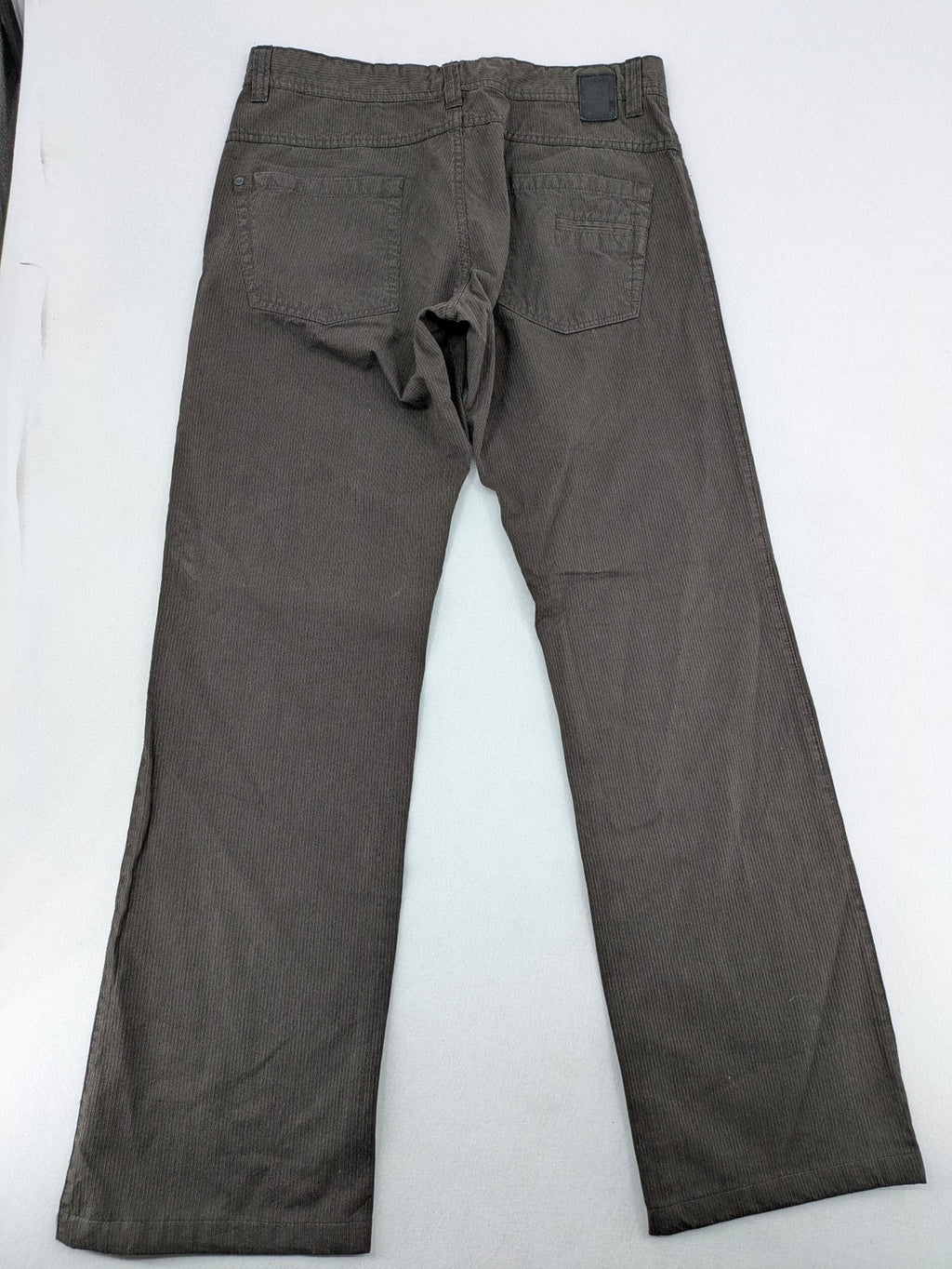 Reserved Co brown straight jeans with fine cord texture and classic 5-pocket design.
