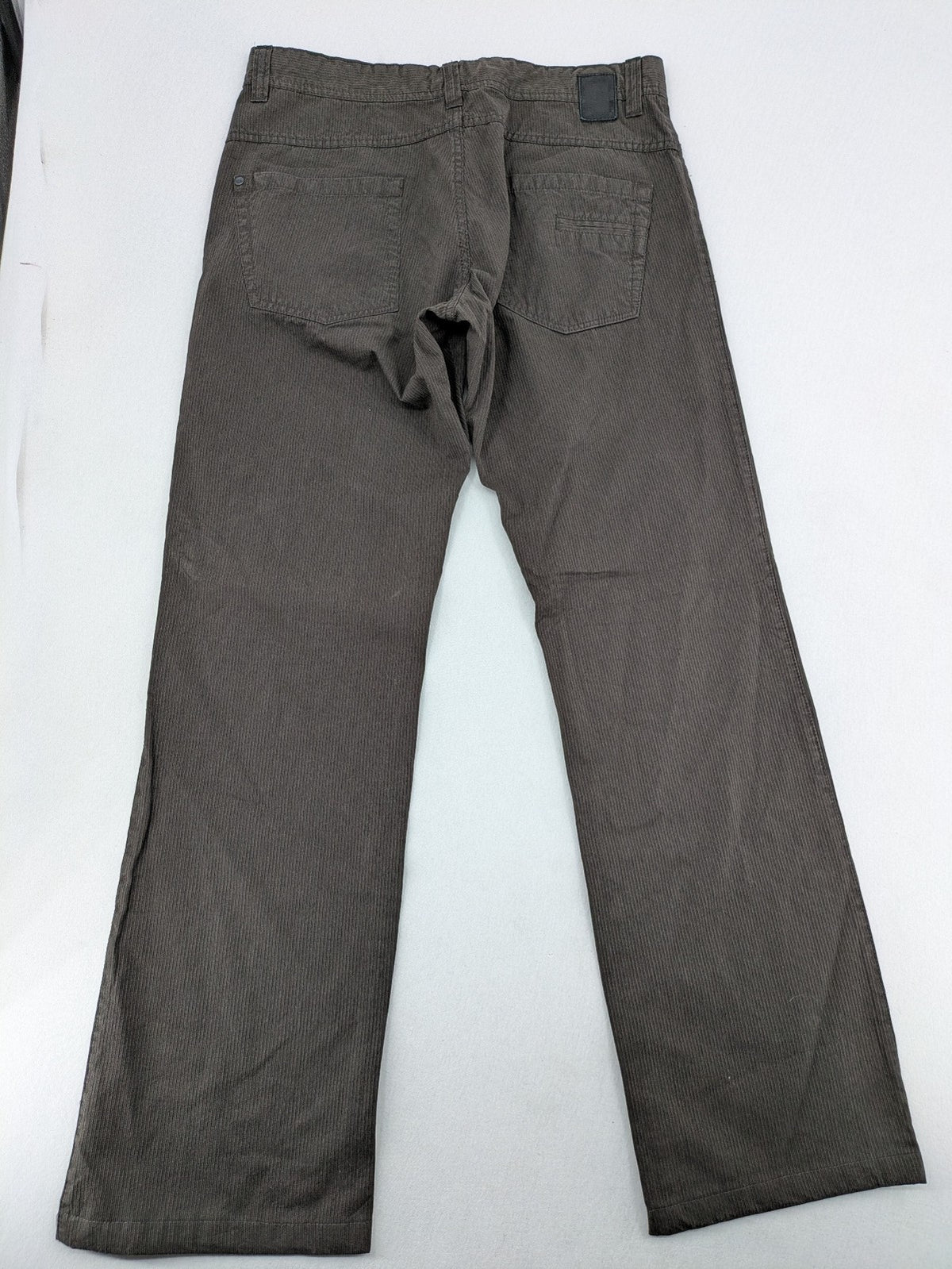 Reserved Co brown straight jeans with fine cord texture and classic 5-pocket design.
