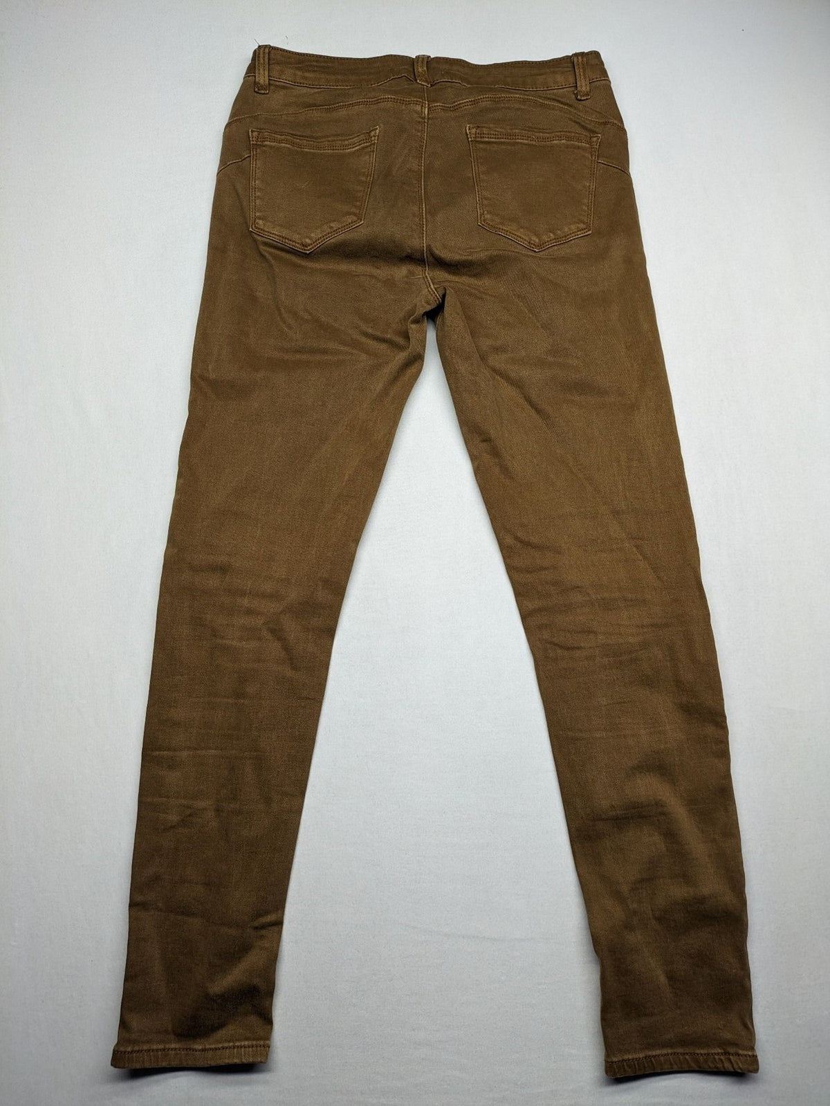 Pin Up khaki skinny jeans classic 5-pocket design with zipper and button closure