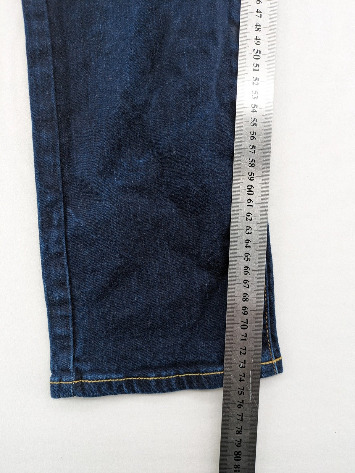 The Straight blue straight leg jeans with contrast stitching and 5-pocket design.