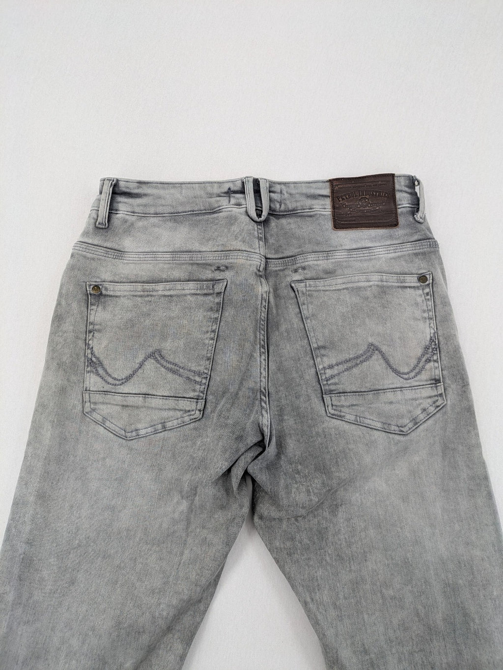 Petrol Industries grey straight jeans washed denim 5-pocket design leather logo patch