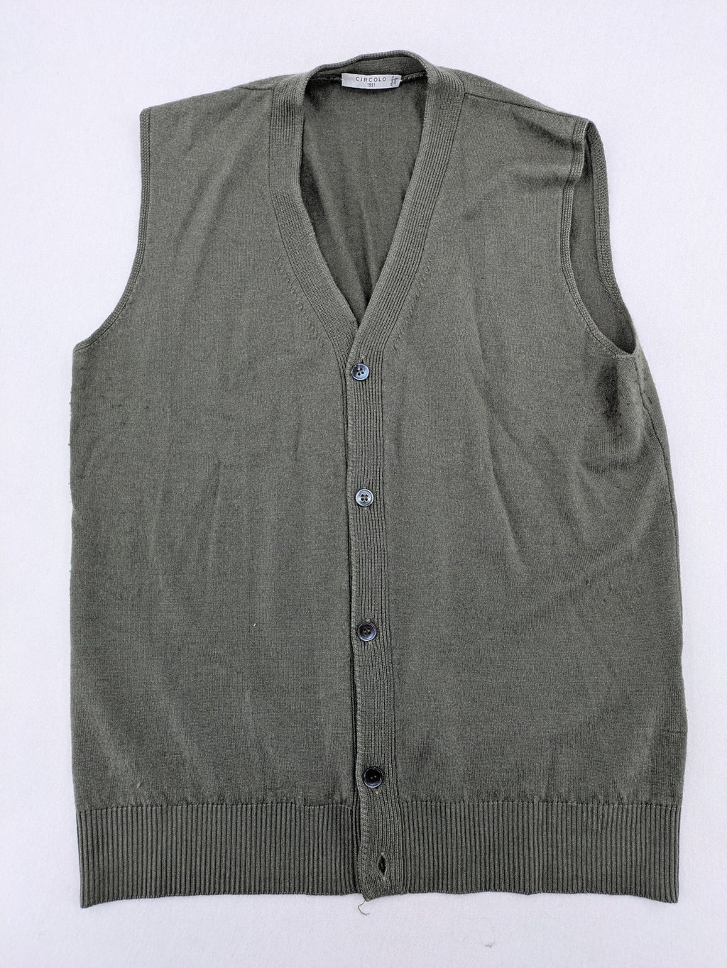 Circolo green vest with V-neck, button closure, made from merino wool and silk blend.