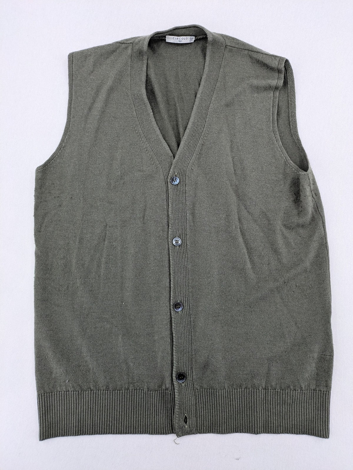 Circolo green vest with V-neck, button closure, made from merino wool and silk blend.