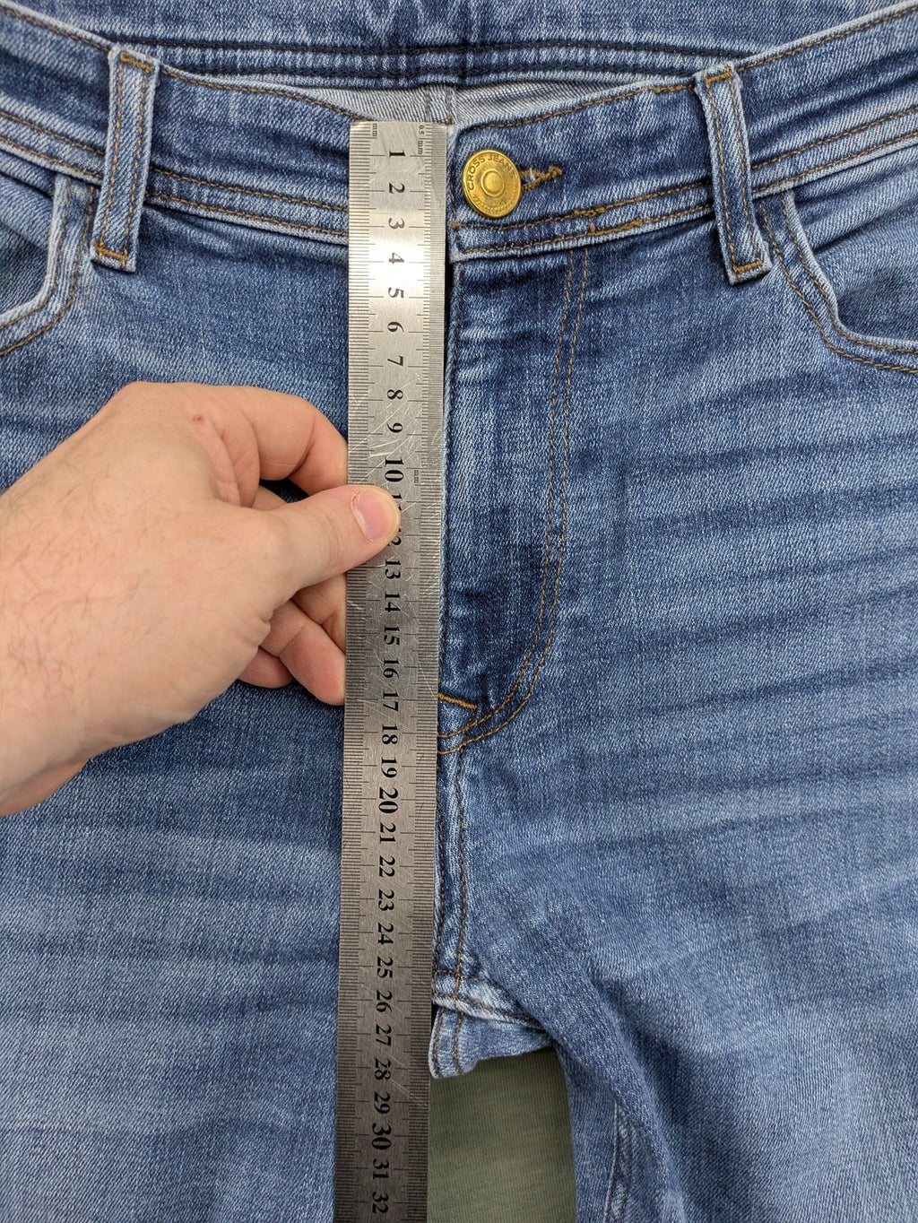 Cross Jeans blue straight fit denim jeans, classic five-pocket design, medium wash.
